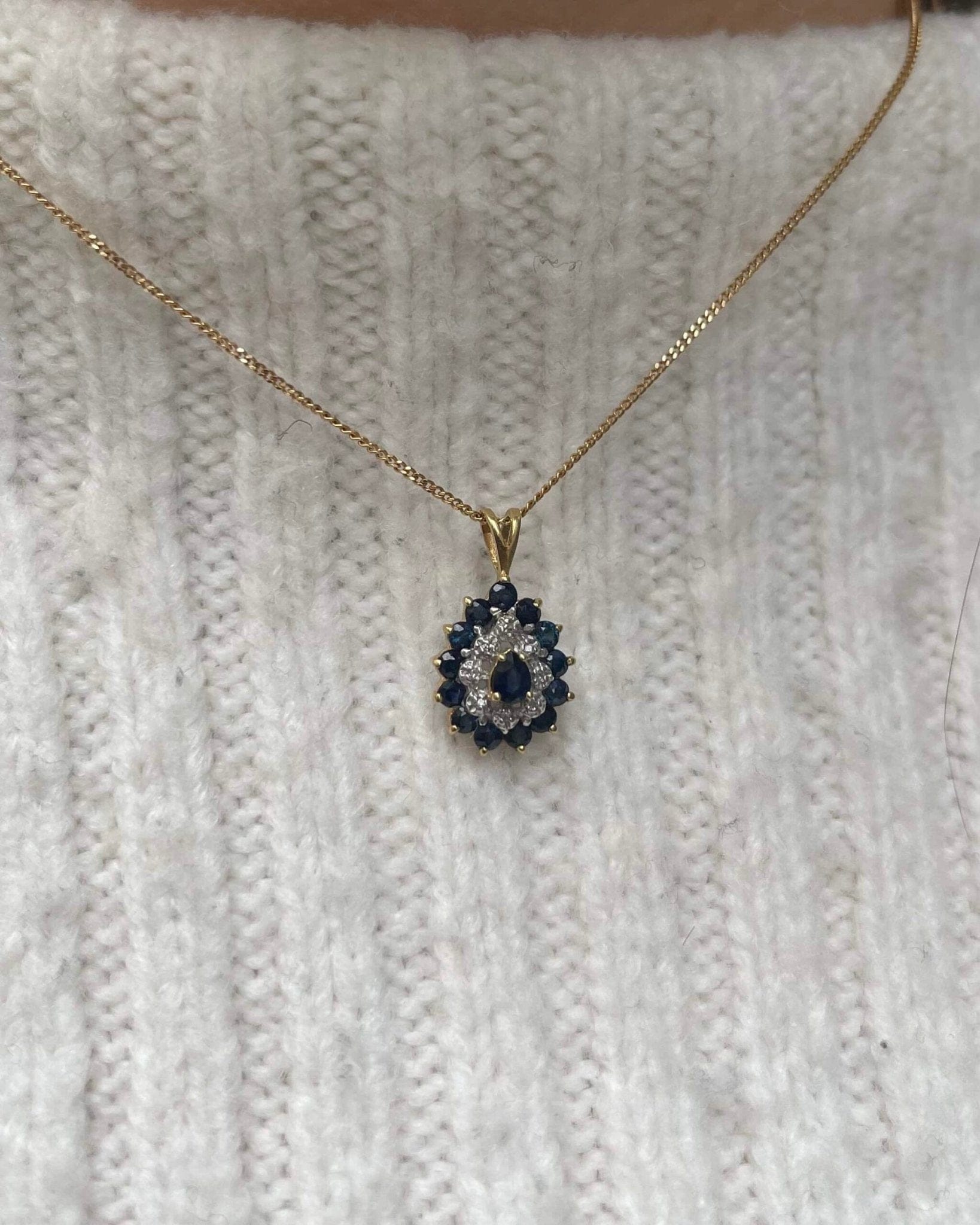 Pendentif Goutte Marguerite Saphirs & Diamants "Alya" - Elliade Paris