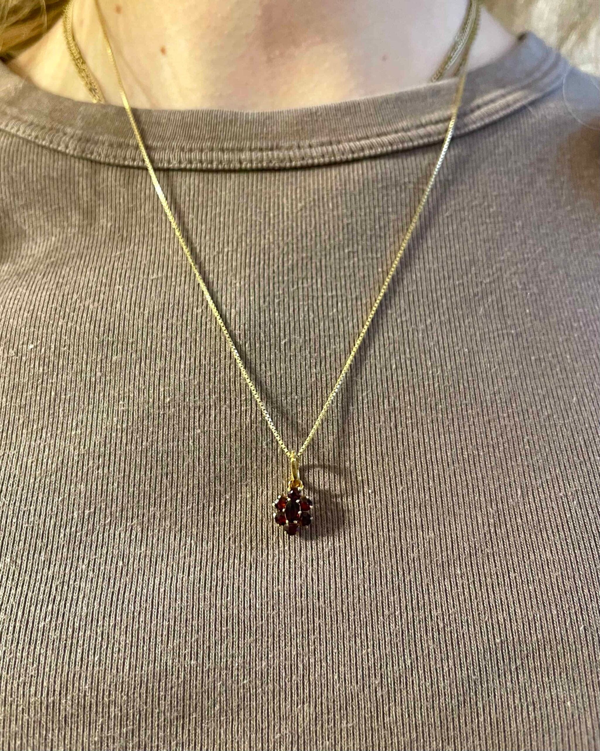 Pendentif Marguerite Vintage Grenat 0.80 carats "Artémisa" - Elliade Paris