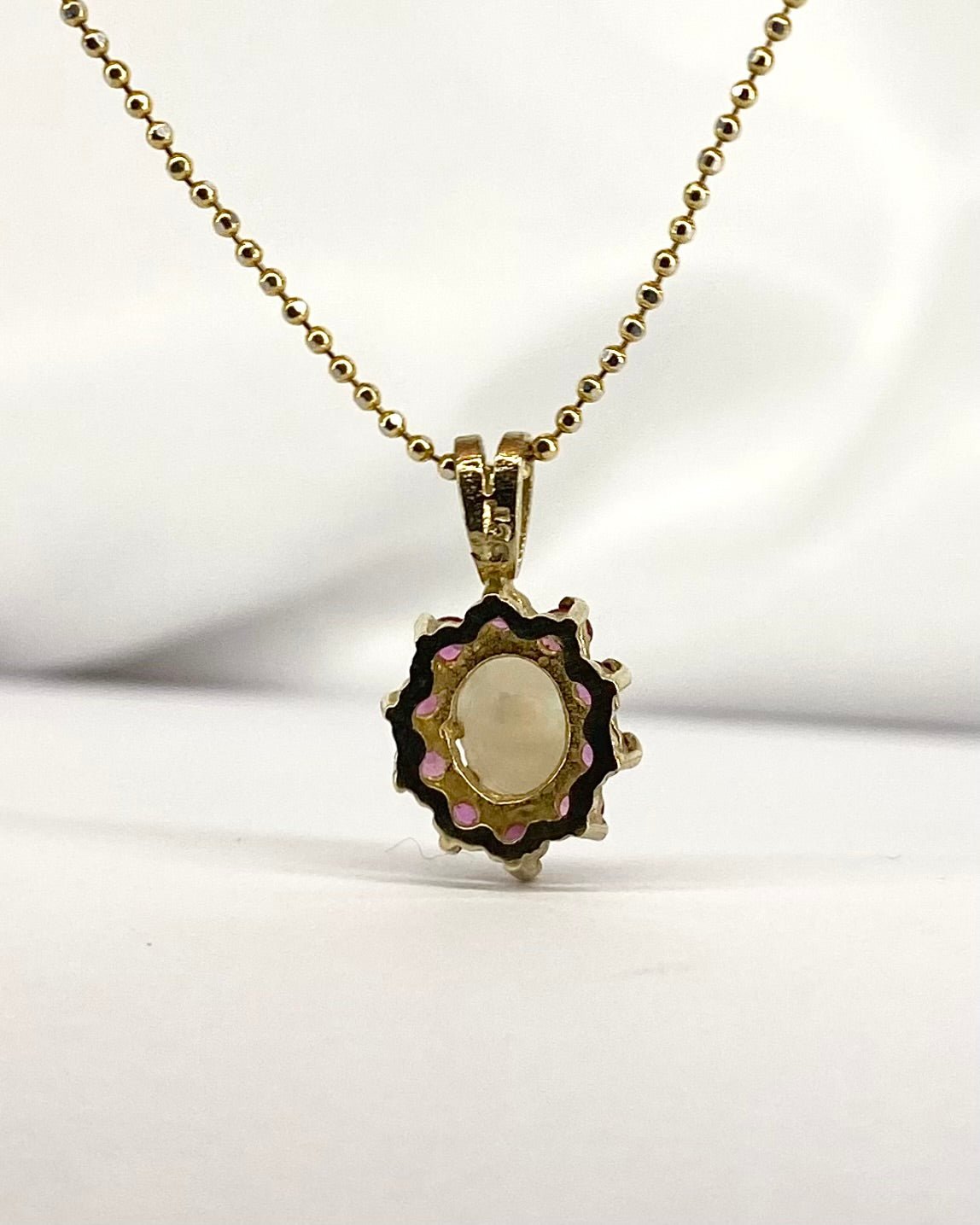 Pendentif Marguerite Opale & Rubis "Éléonore" - Elliade Paris