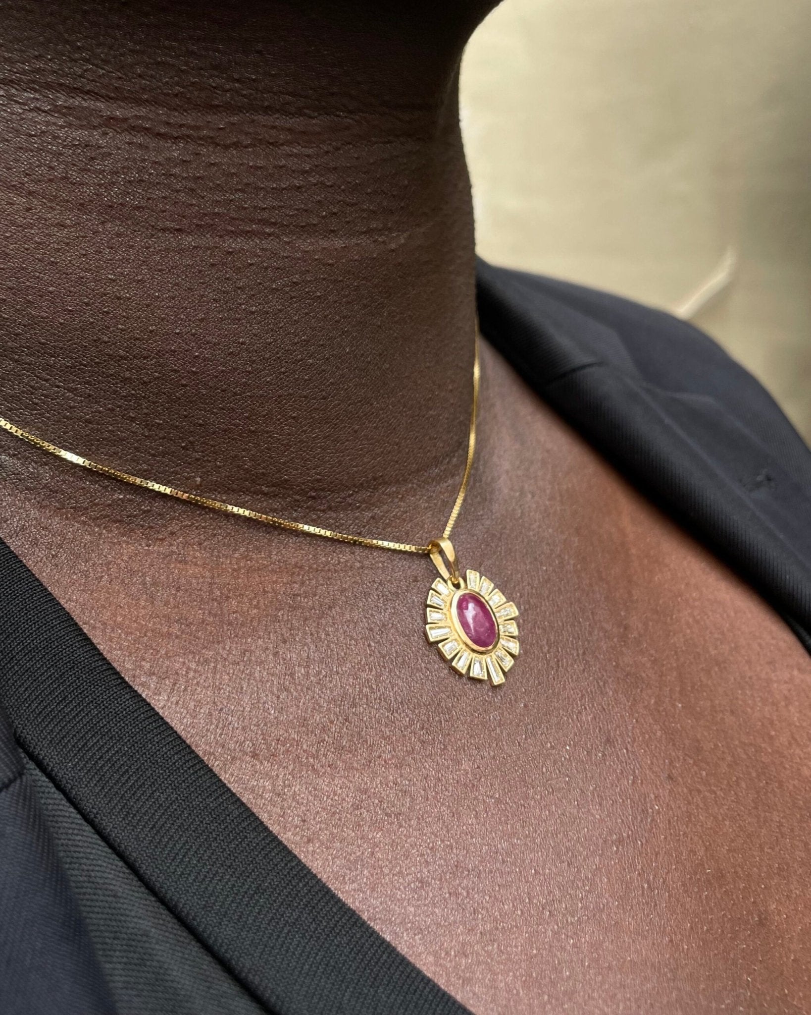 Pendentif Marguerite Rubis 2.10 carats & 15 diamants "Alessandra" - Elliade Paris