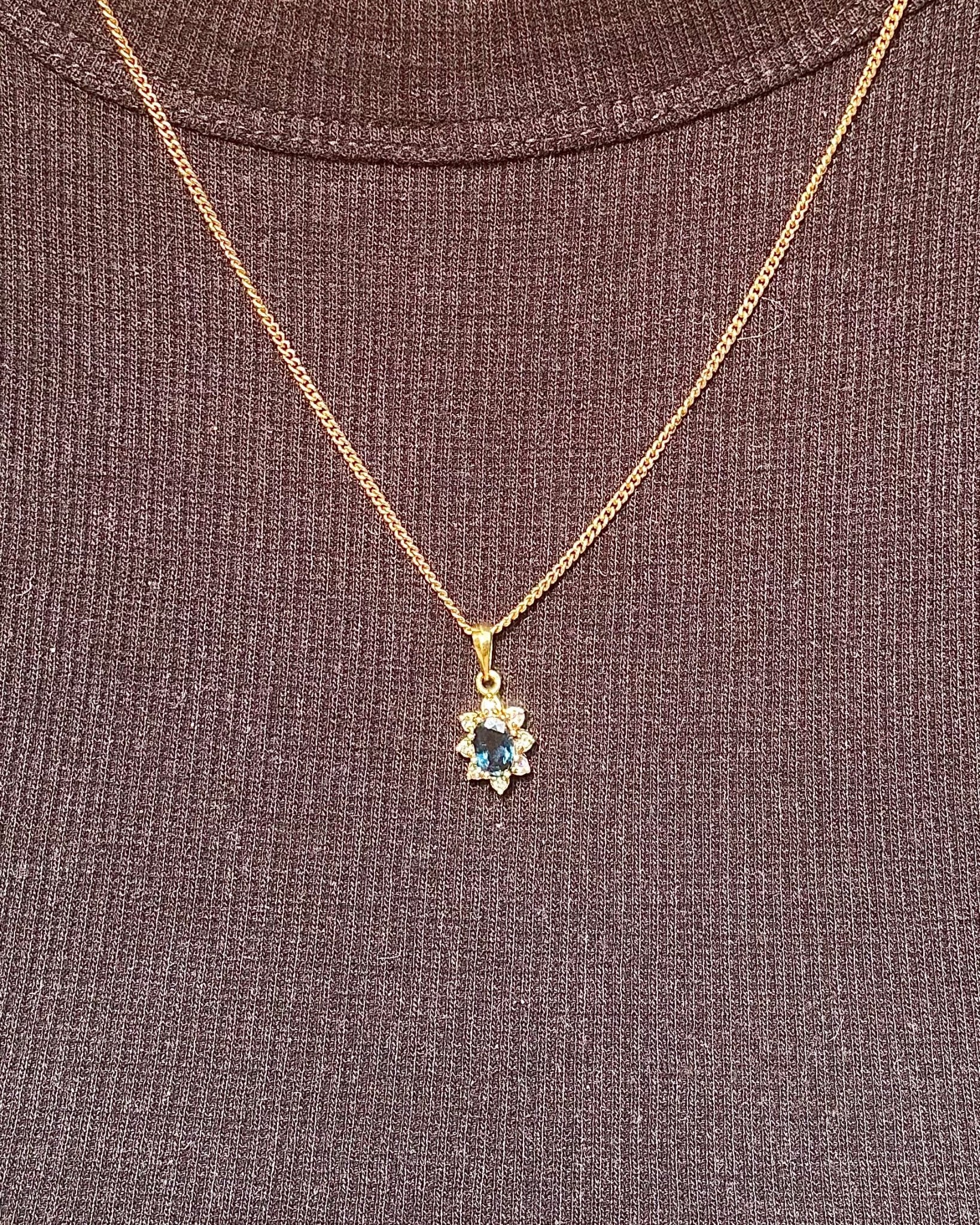 Pendentif Marguerite Saphir 0.60 carat & Diamants "Shella" - Elliade Paris