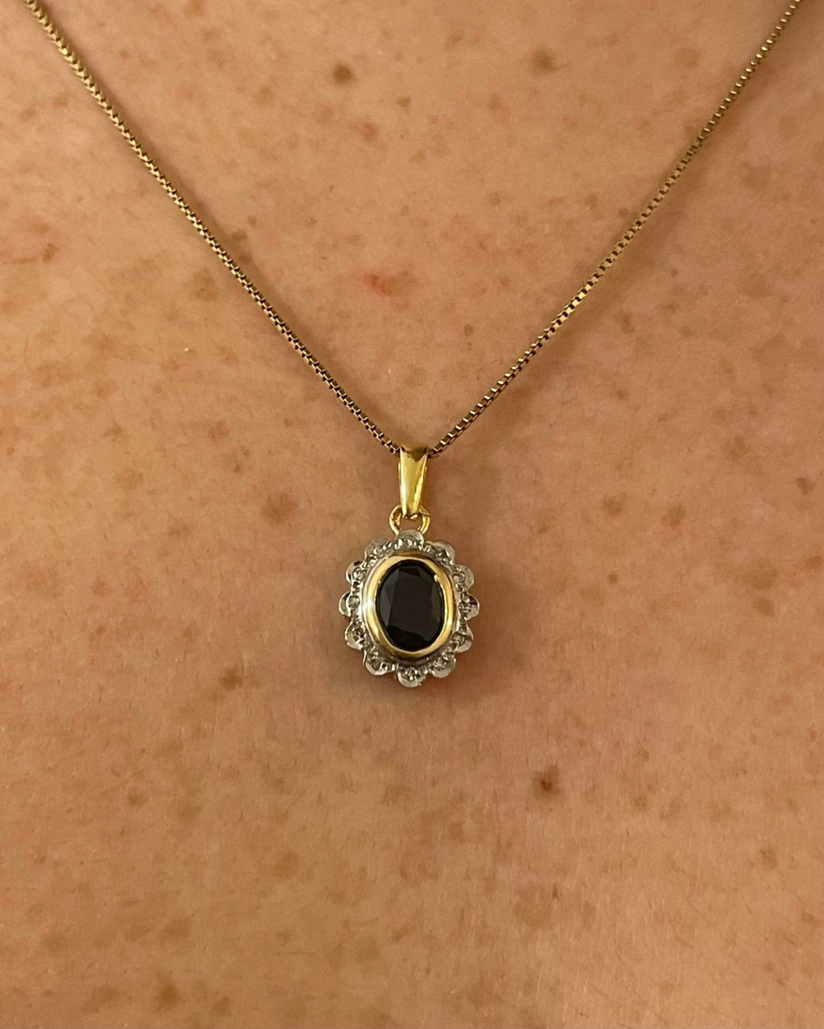 Pendentif Marguerite Saphir 1.25 carat & Diamants "Sheline" - Elliade Paris