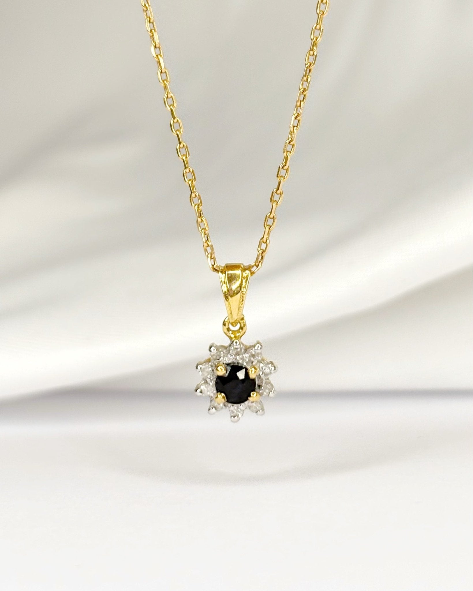 Pendentif Marguerite Saphir & Diamants "Gwen" - Elliade Paris