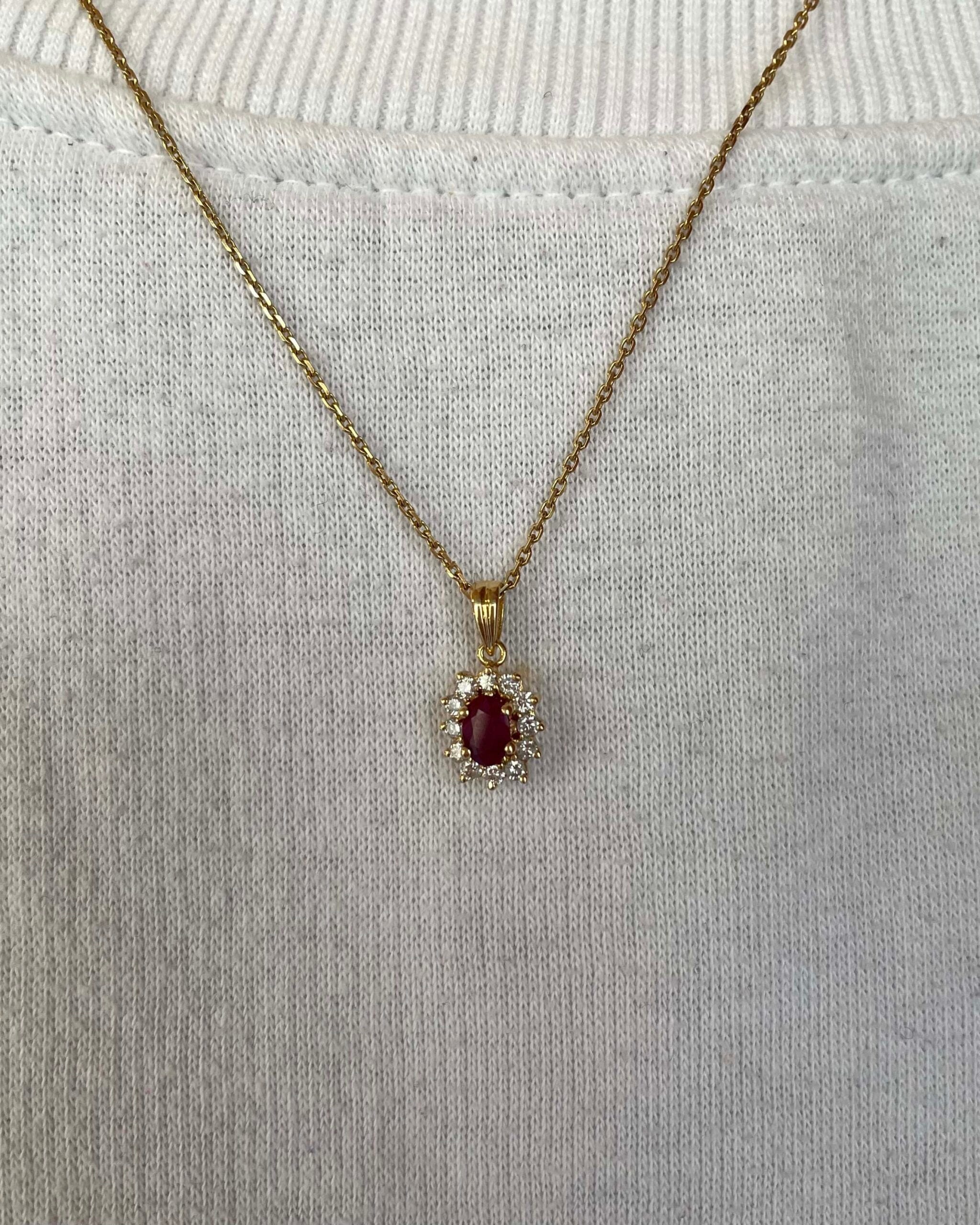 Pendentif Marguerite Rubis 0.80 Carat & 12 diamants "Kelsey" - Elliade Paris