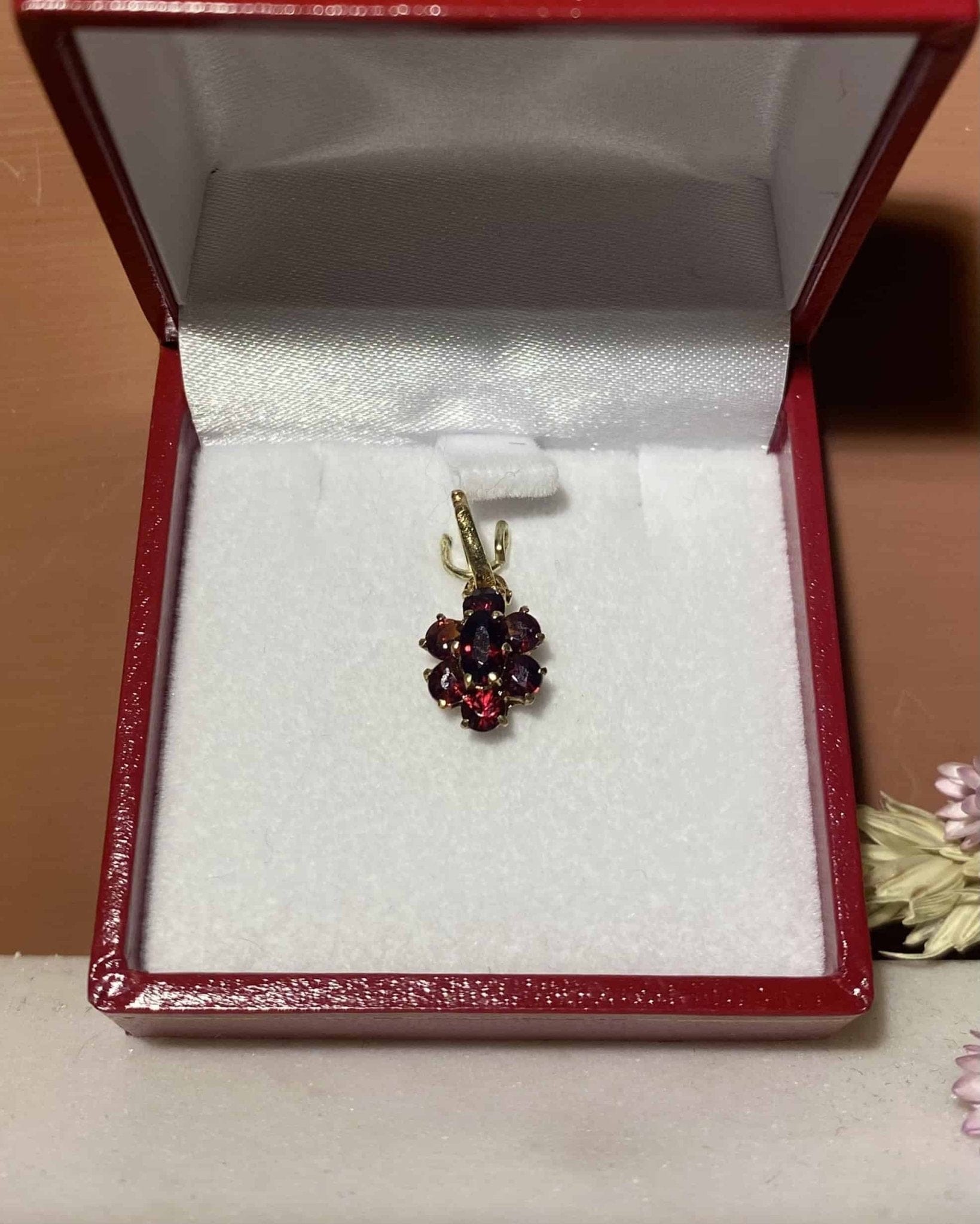 Pendentif Marguerite Vintage Grenat 0.80 carats "Artémisa" - Elliade Paris