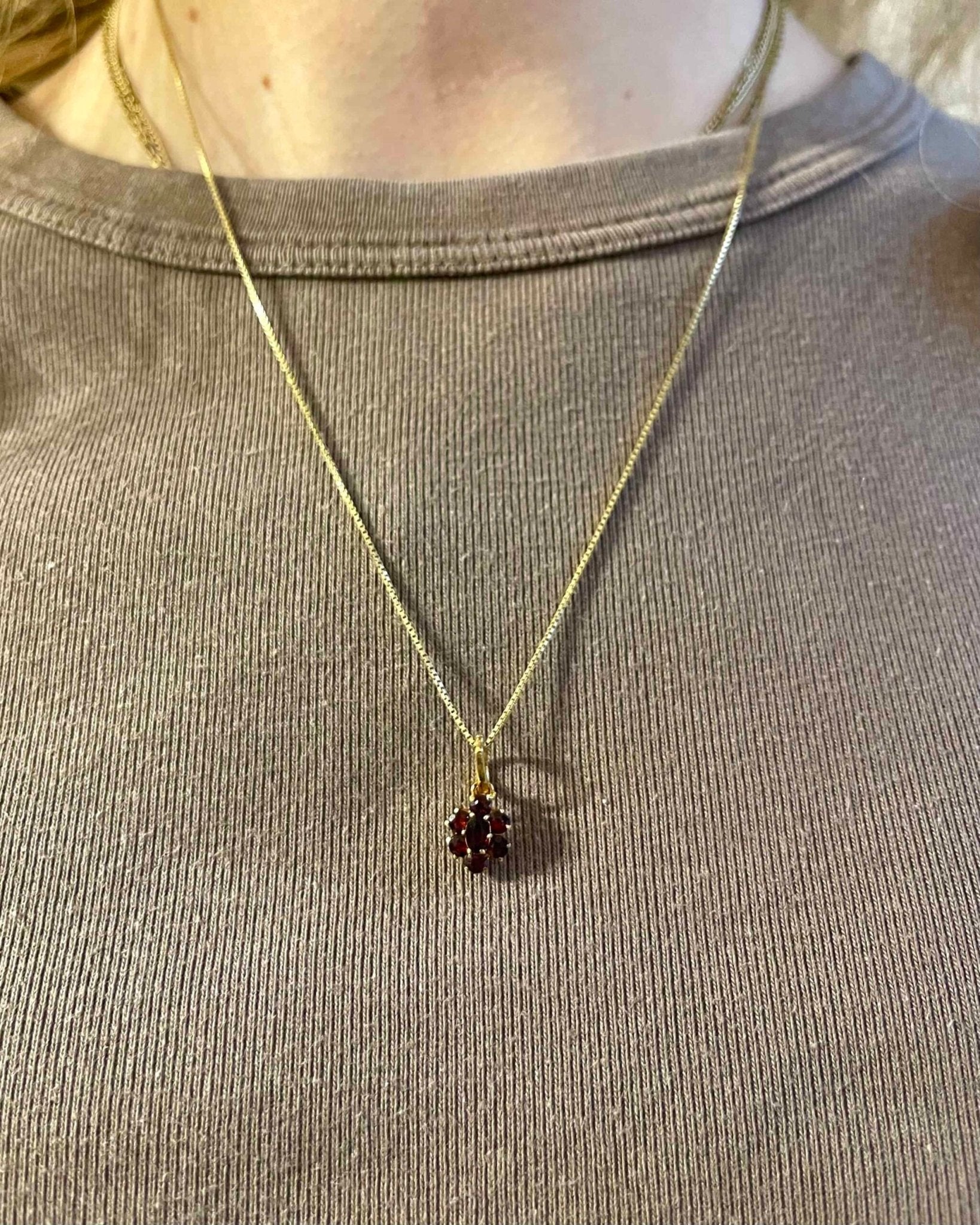 Pendentif Marguerite Vintage Grenat 0.80 carats "Artémisa" - Elliade Paris