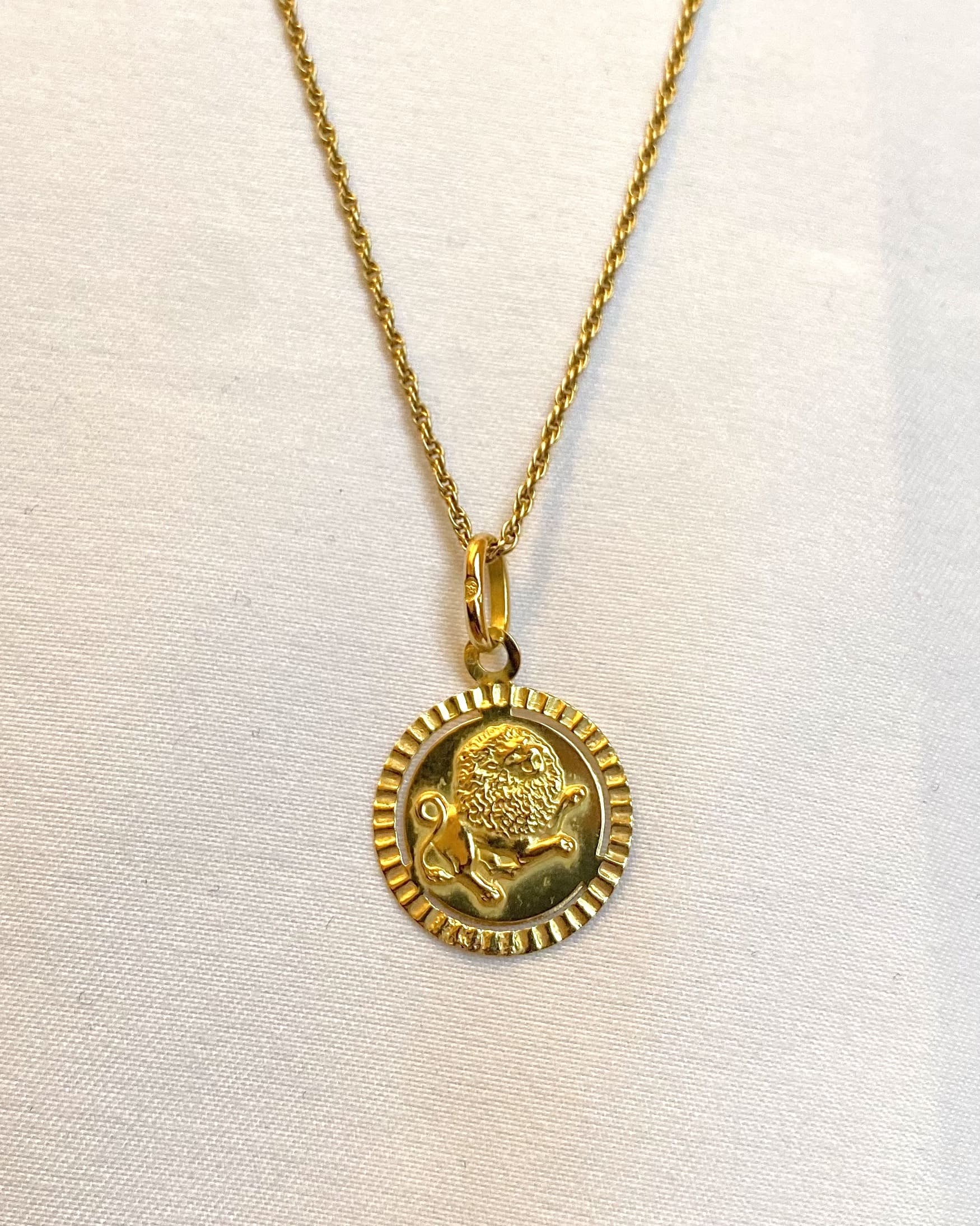 Pendentif or lion "Liya"