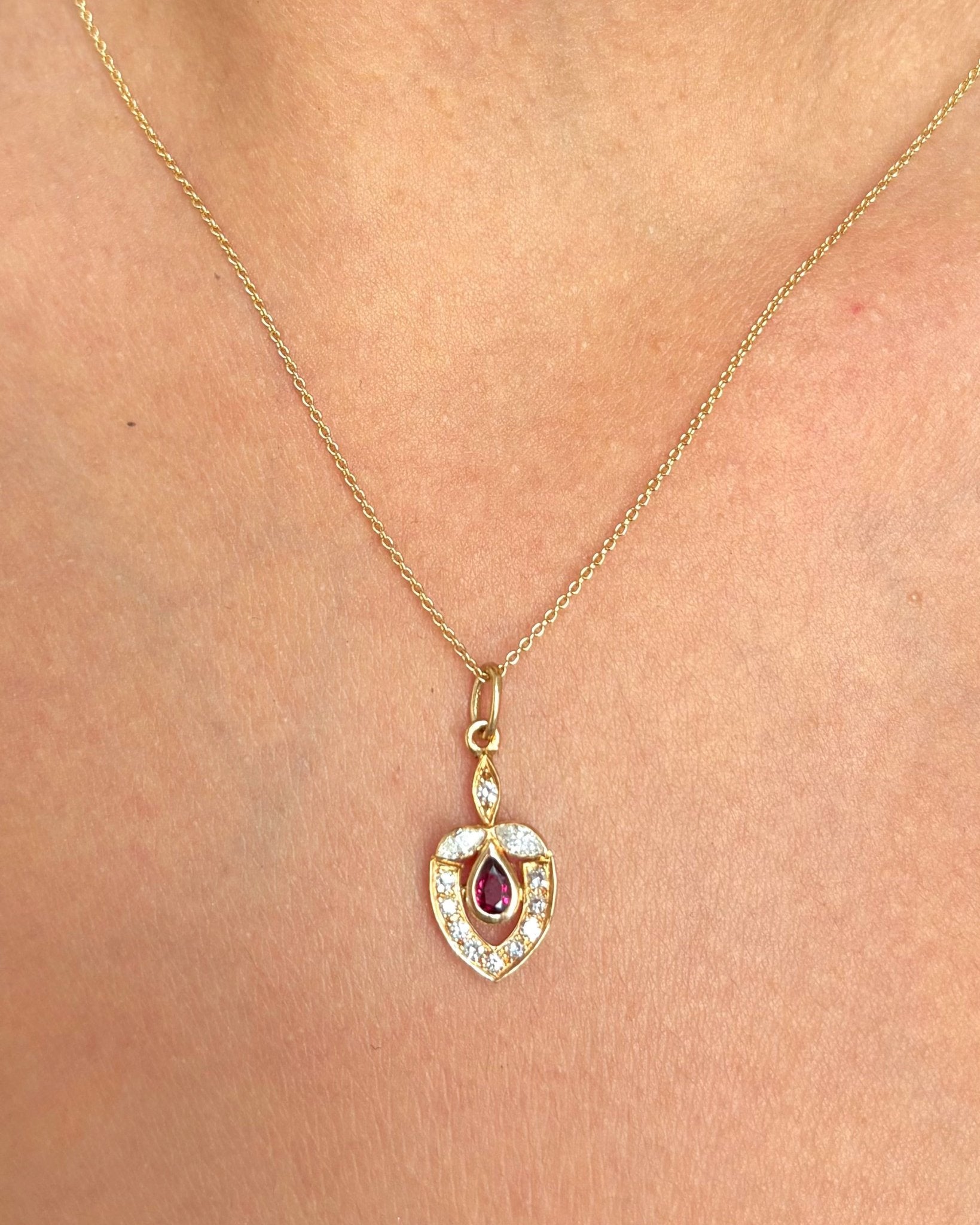 Pendentif Rubis 0.43 carat & Diamants 0.30 carat "Augustine" - Elliade Paris