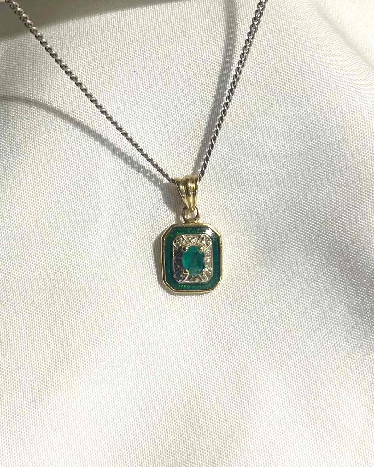 Pendentif style Art - déco Emeraude & diamants "Mélyne" - Elliade Paris