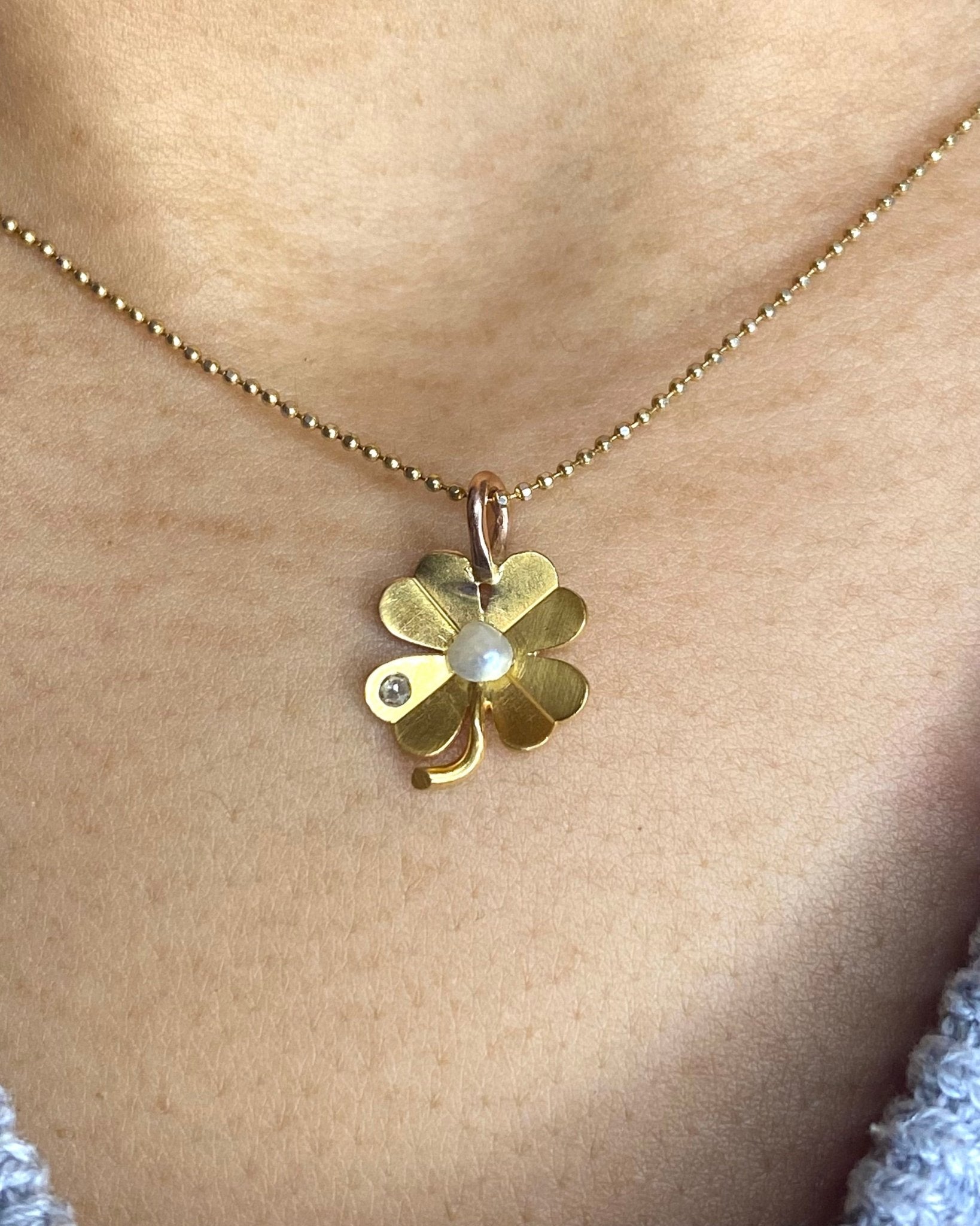 Pendentif Trèfle À Quatre Feuilles Porte - Bonheur Perle et Diamant "Maelle" - Elliade Paris