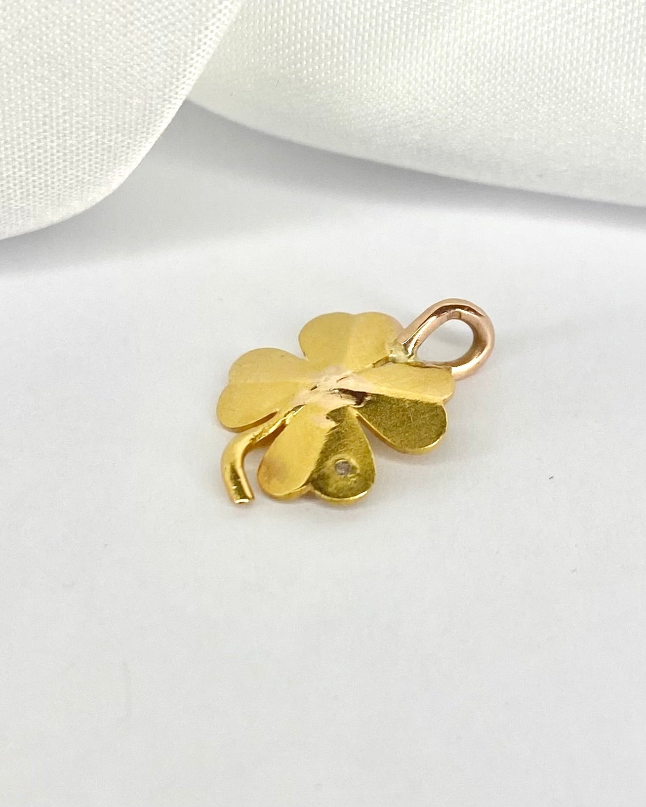 Pendentif Trèfle À Quatre Feuilles Porte - Bonheur Perle et Diamant "Maelle" - Elliade Paris