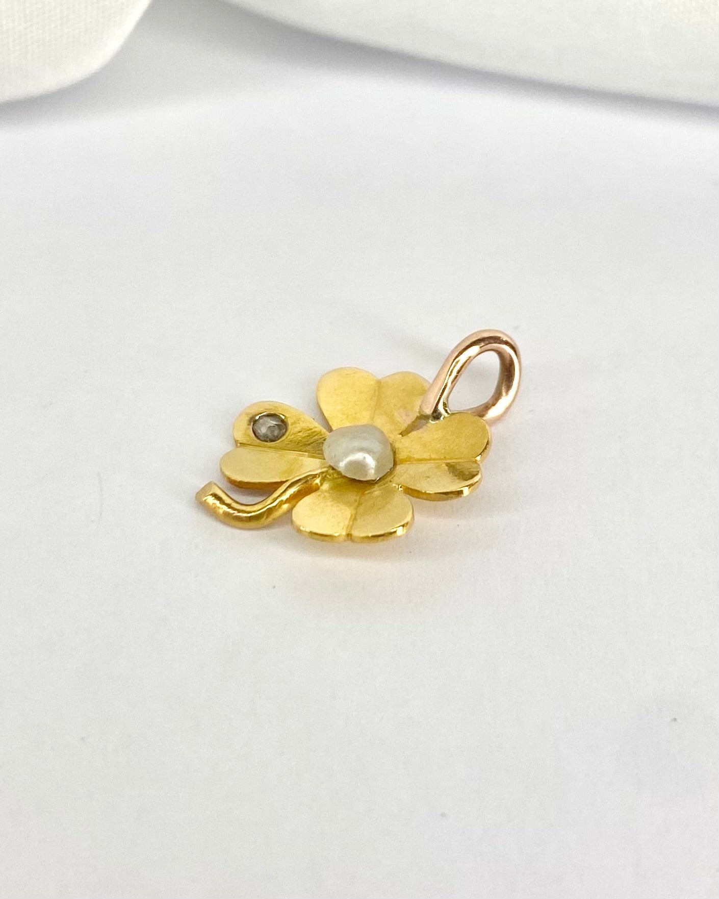 Pendentif Trèfle À Quatre Feuilles Porte - Bonheur Perle et Diamant "Maelle" - Elliade Paris