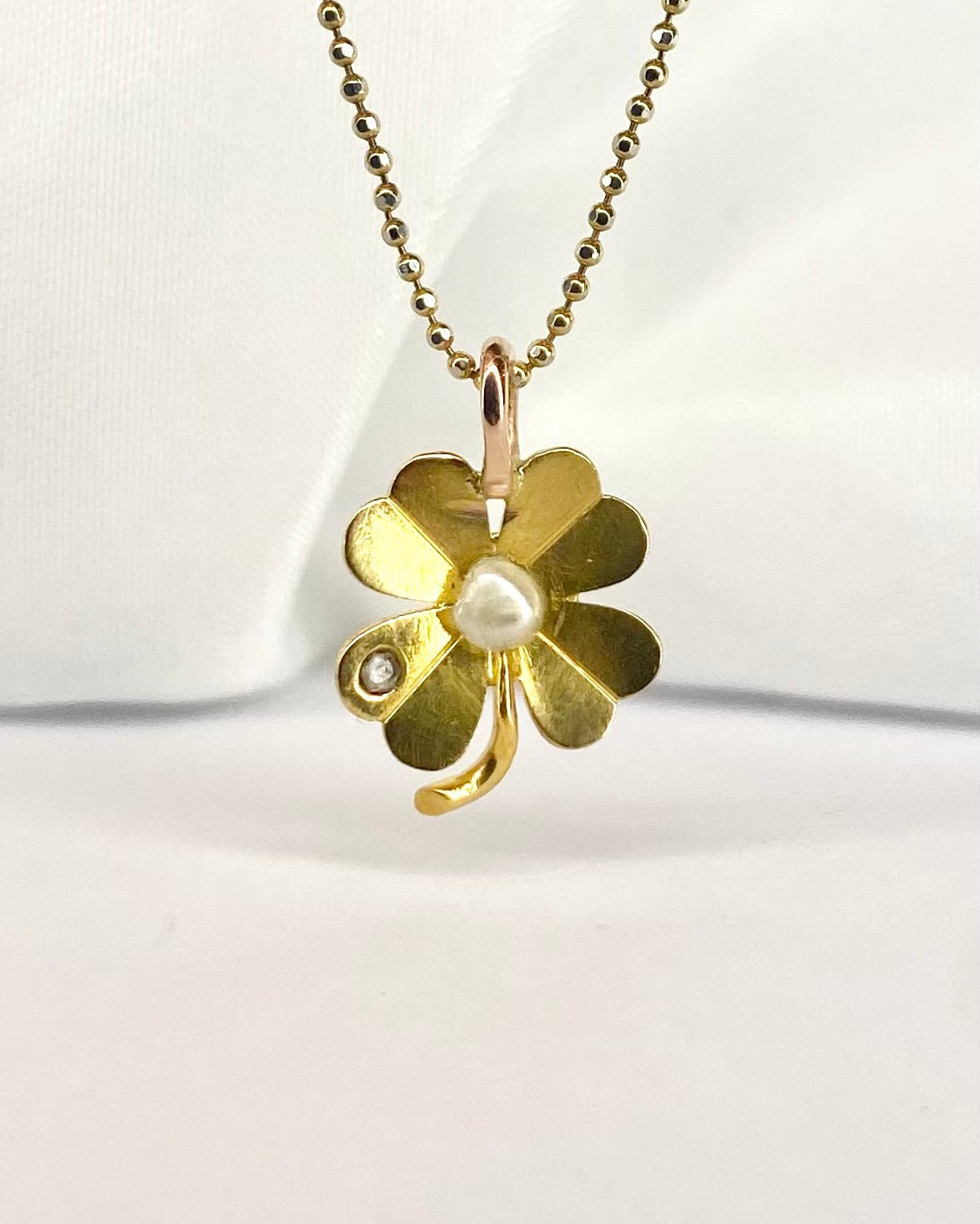 Pendentif Trèfle À Quatre Feuilles Porte - Bonheur Perle et Diamant "Maelle" - Elliade Paris