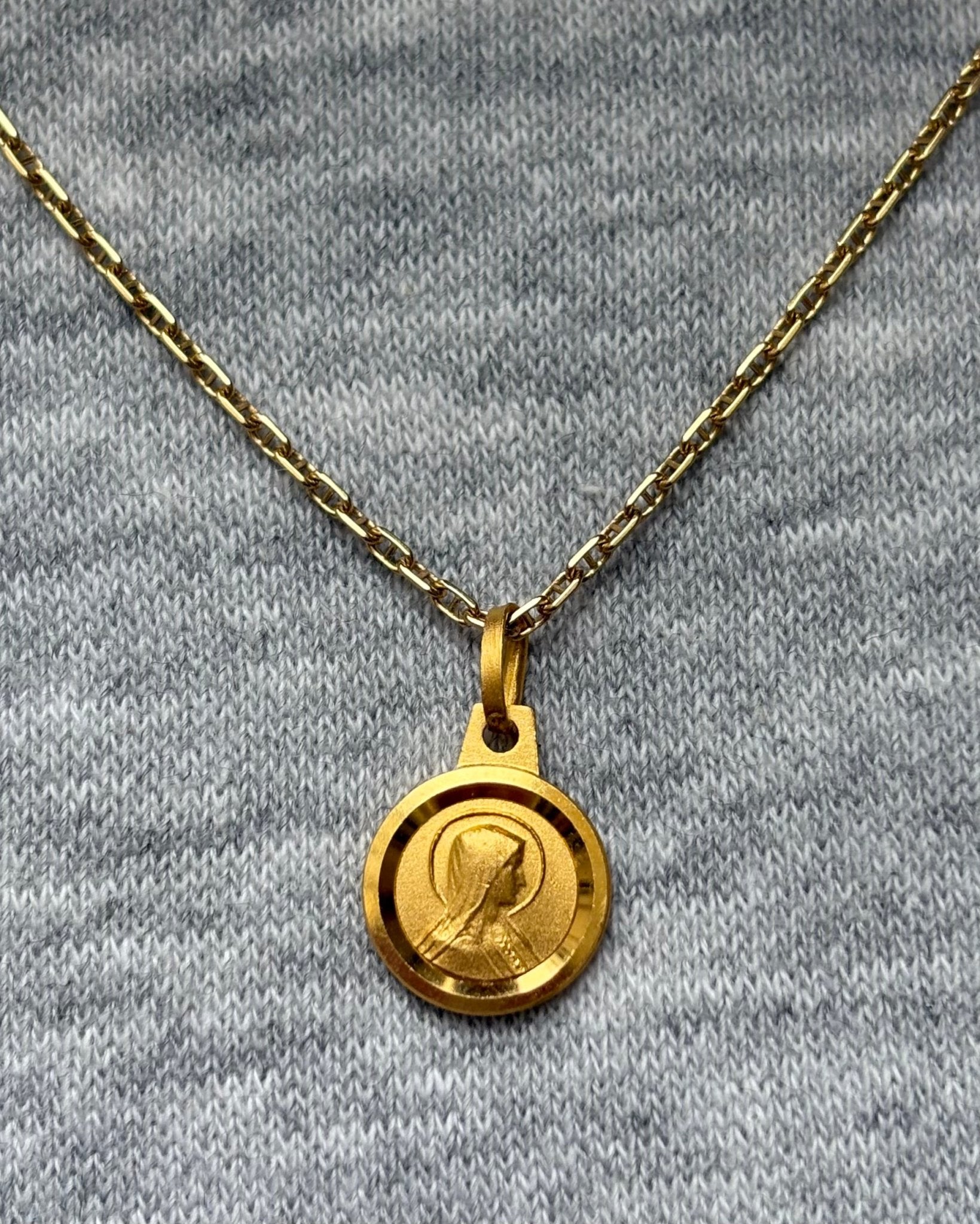 Pendentif Vierge Or Jaune "Gabriella" - Elliade Paris
