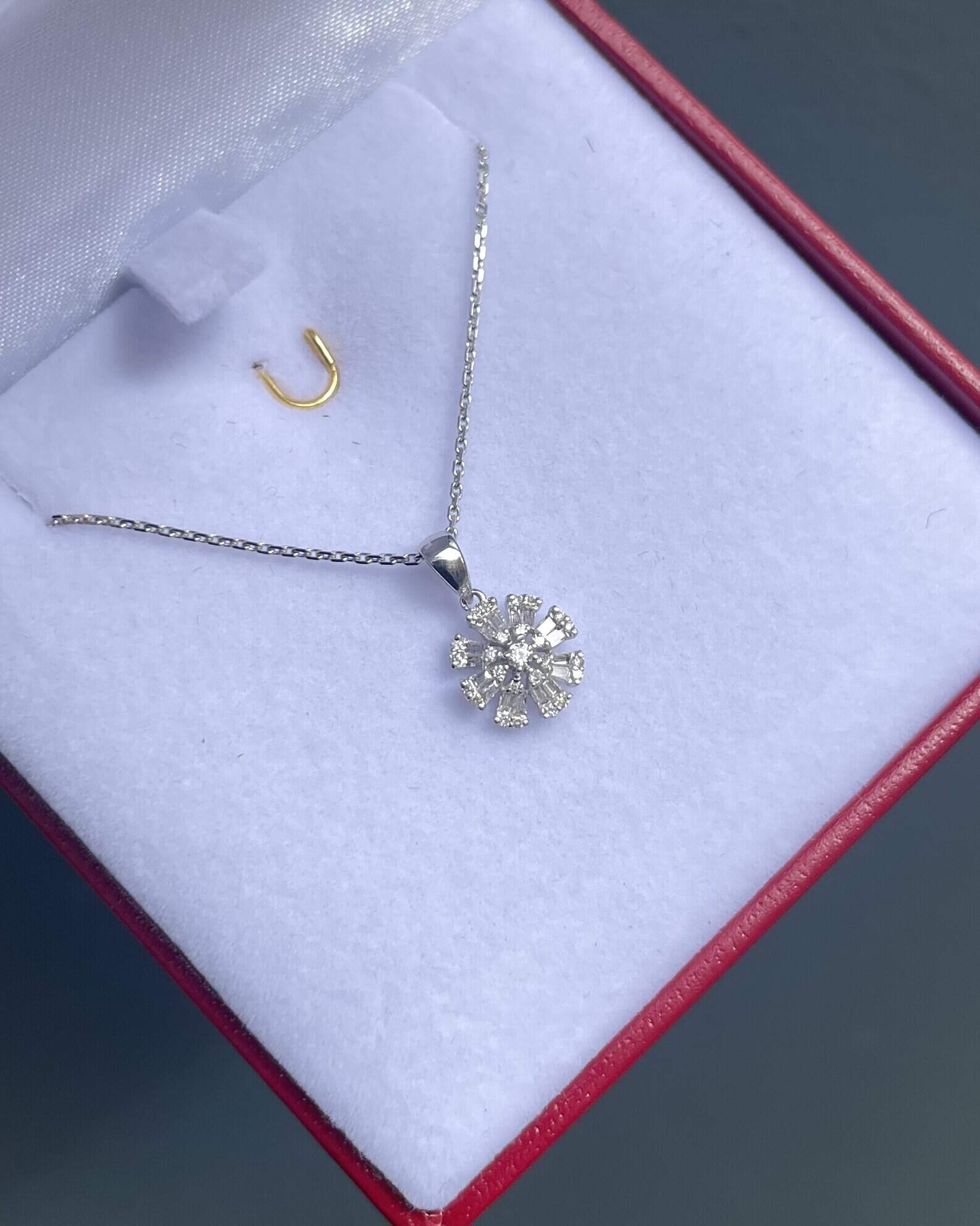 Pendentif Vintage Marguerite 41 Diamants "Mewenn" - Elliade Paris