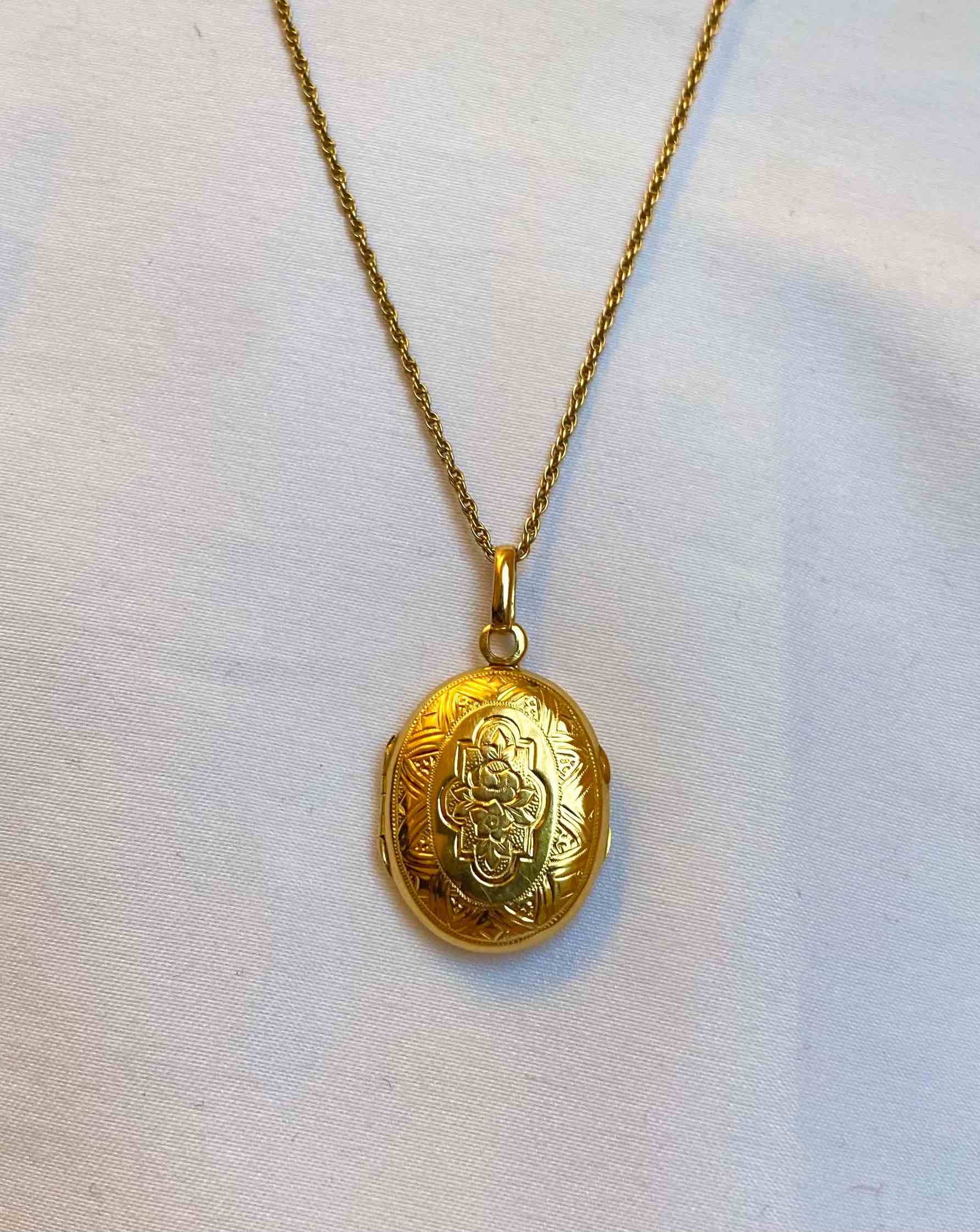 Pendentif médaillon ouvrant or "Zélie"