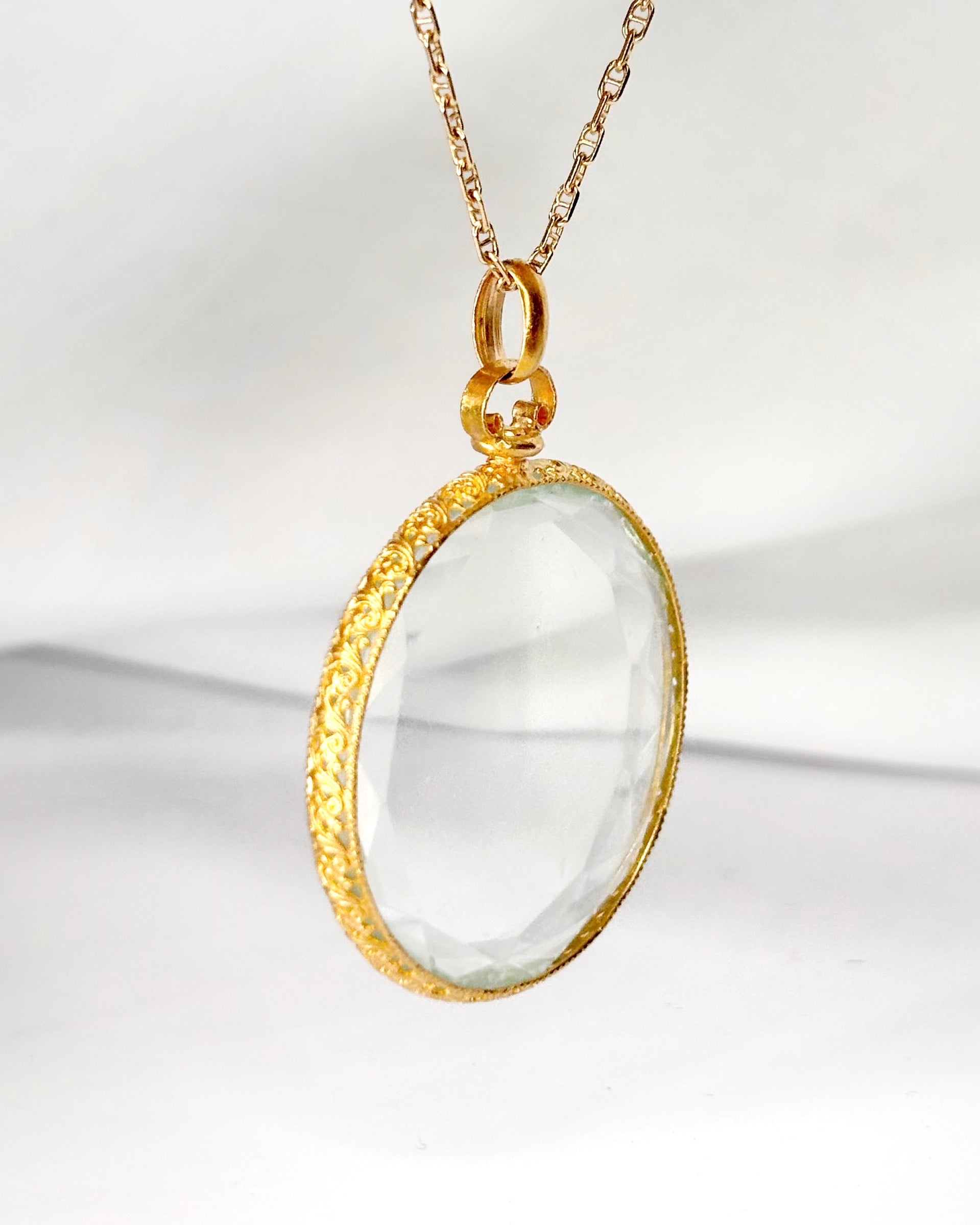 18-Carat Yellow Gold Pendant & "Ariette" Glass