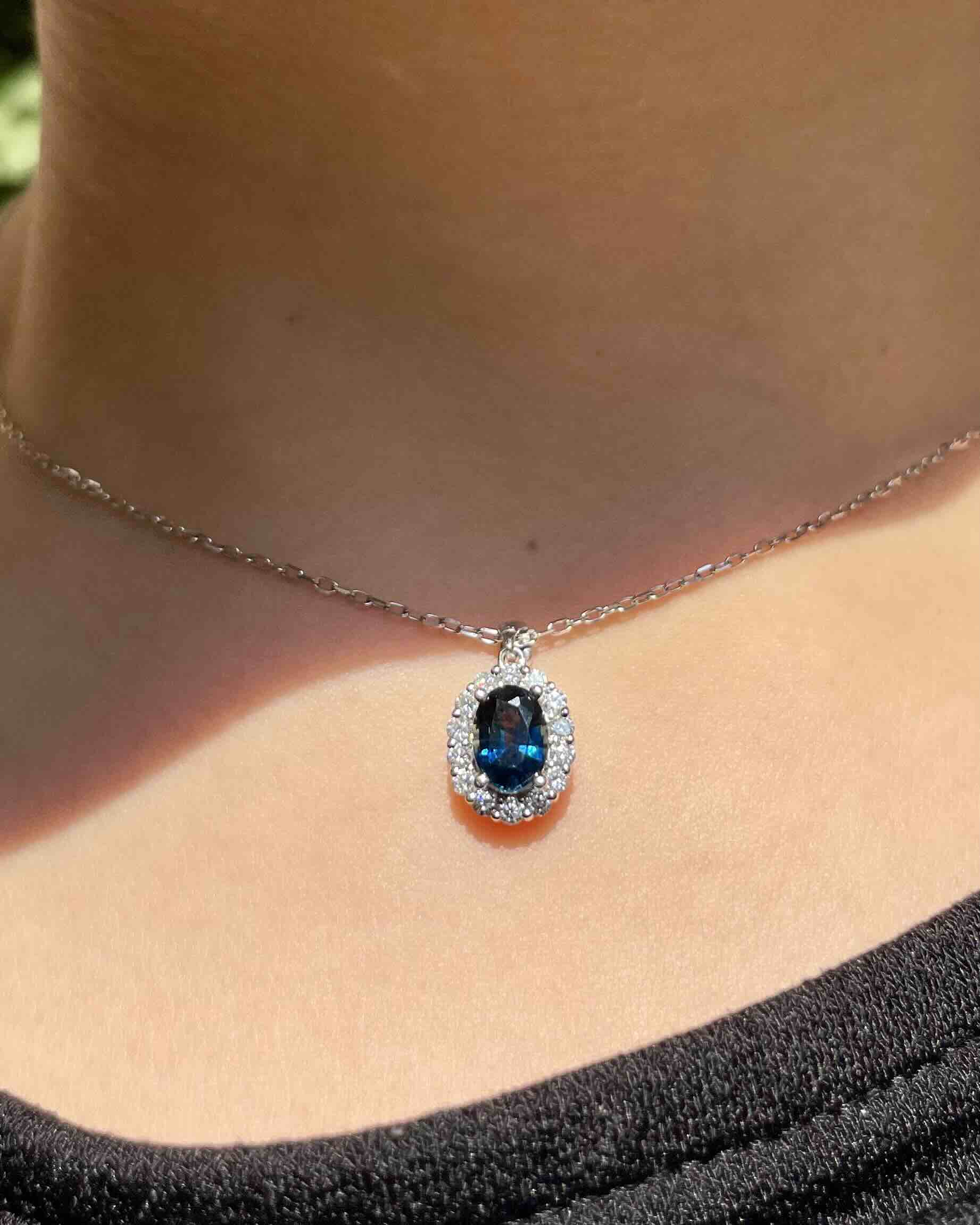 Colgante de margarita de zafiro y diamante de 1 quilate "Paola"