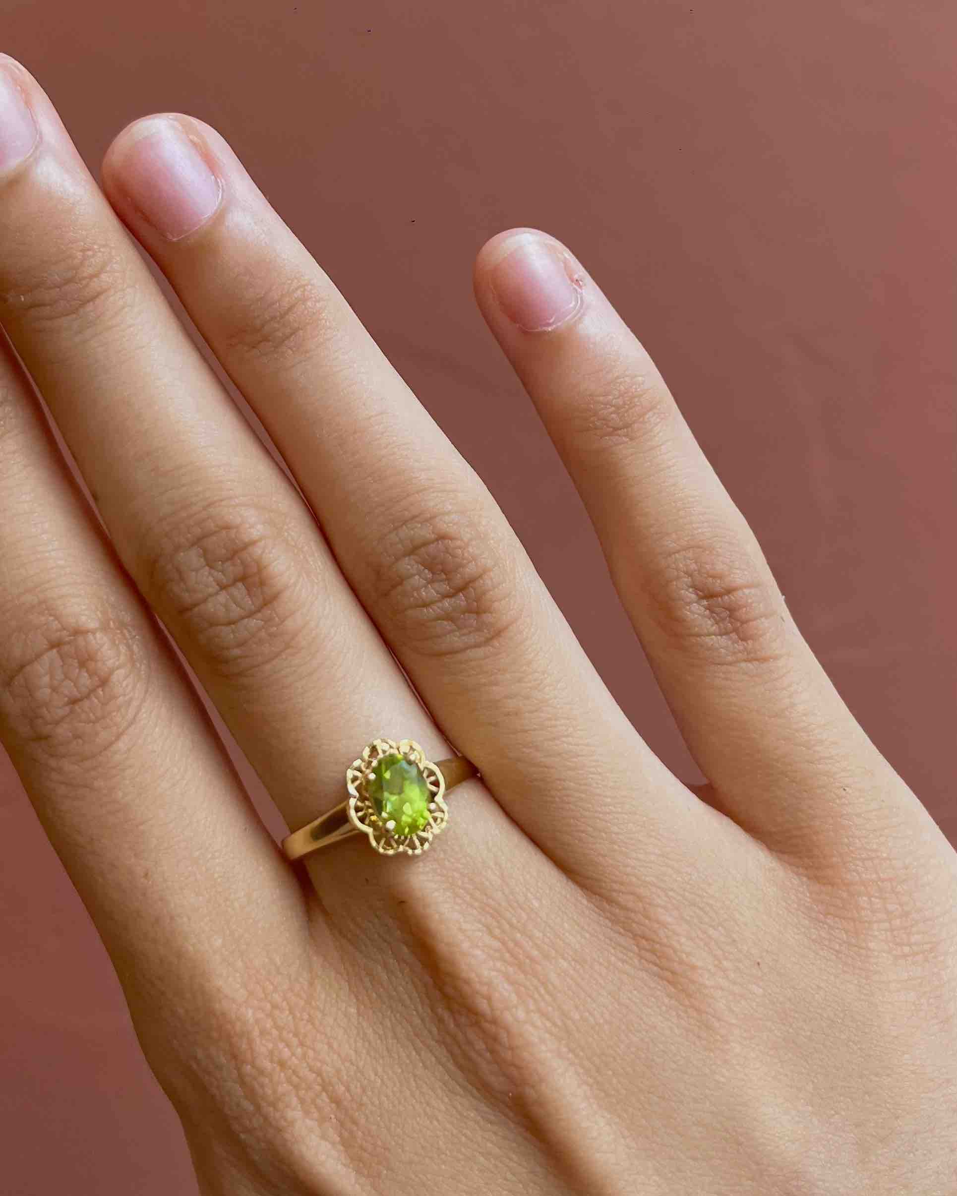 Anillo de flor de peridoto "Lydia"