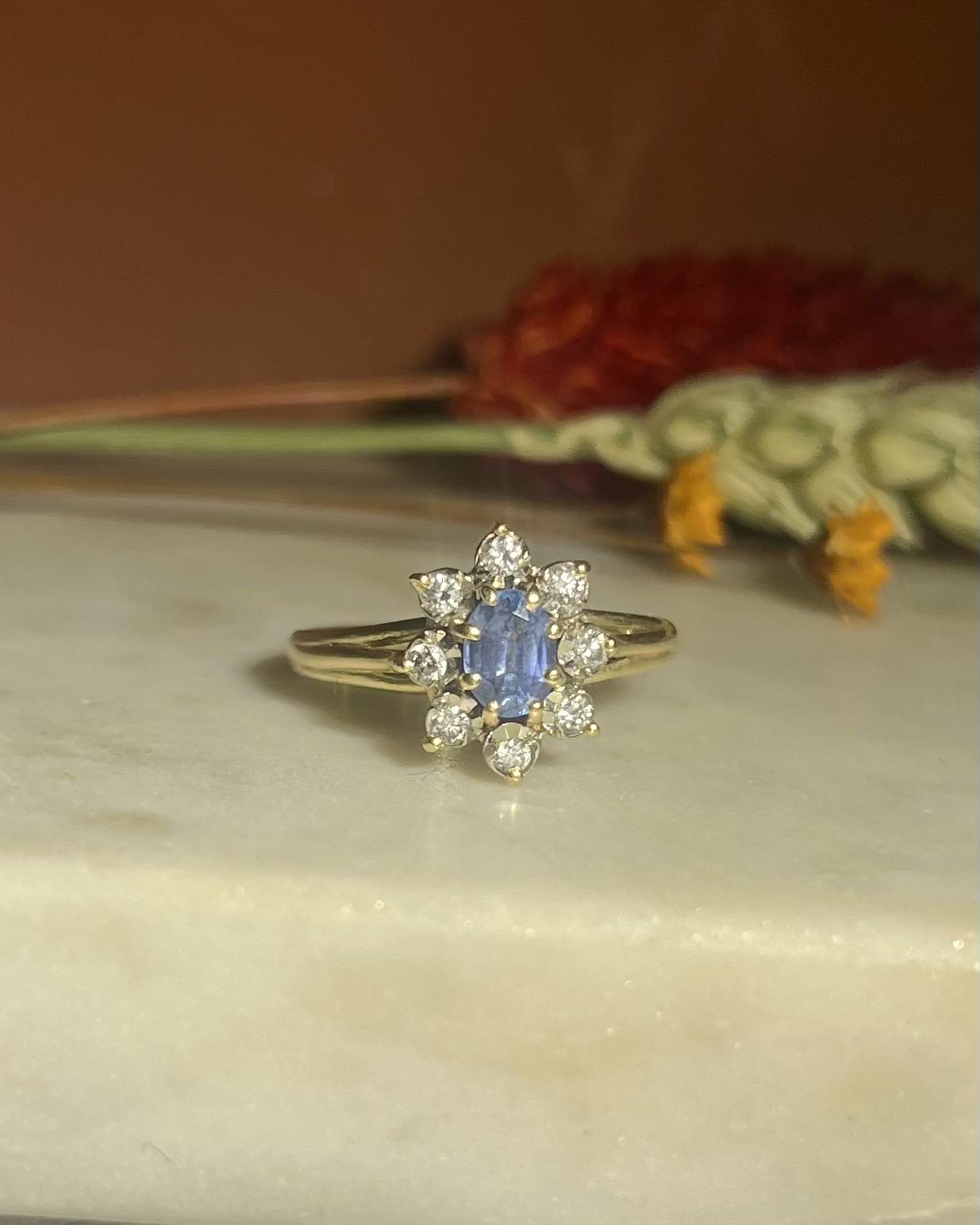 Bague Marguerite Saphir Bleu Ceylan & Diamants "Ariella"