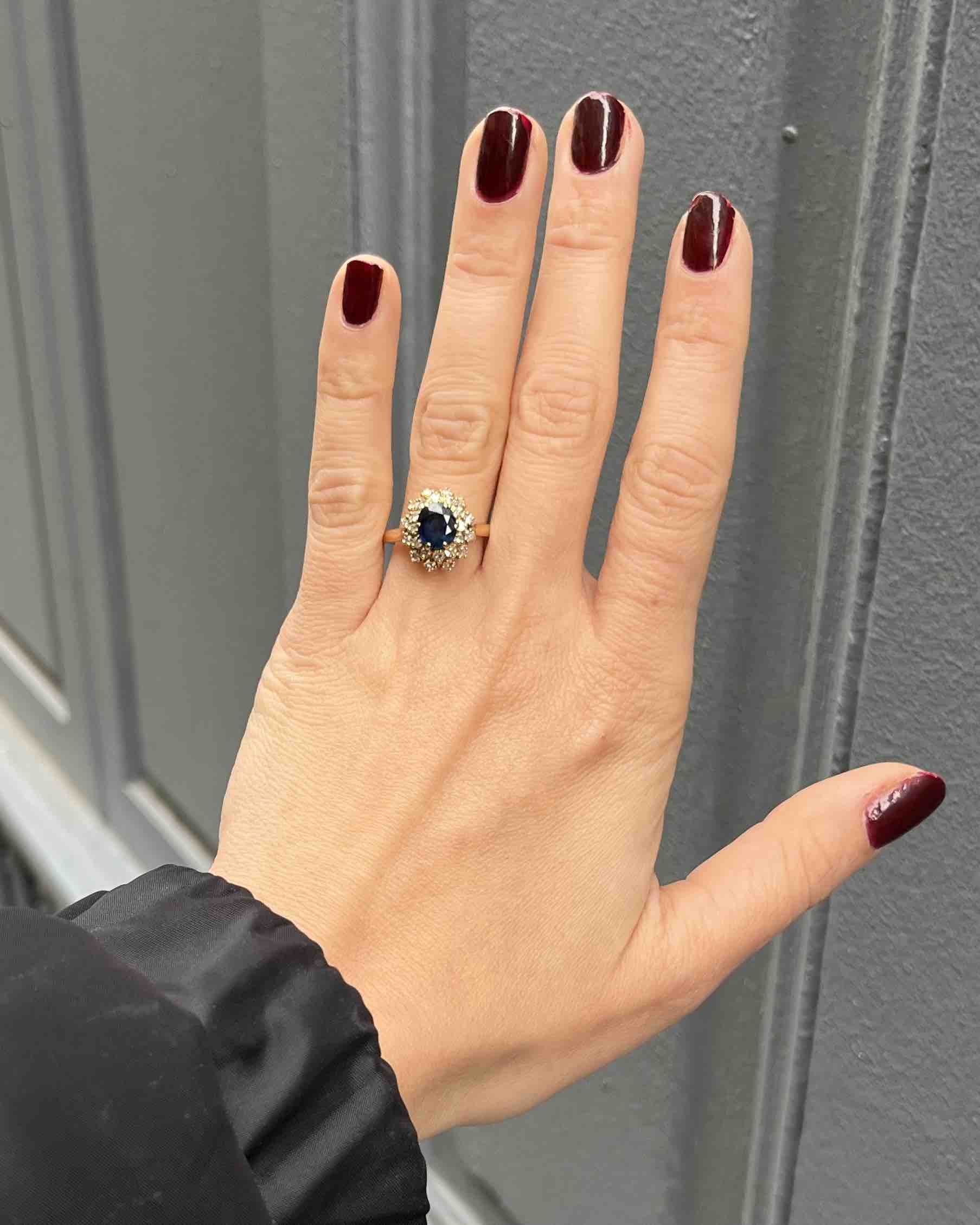 Anillo de margaritas con zafiro y diamantes "Aude"