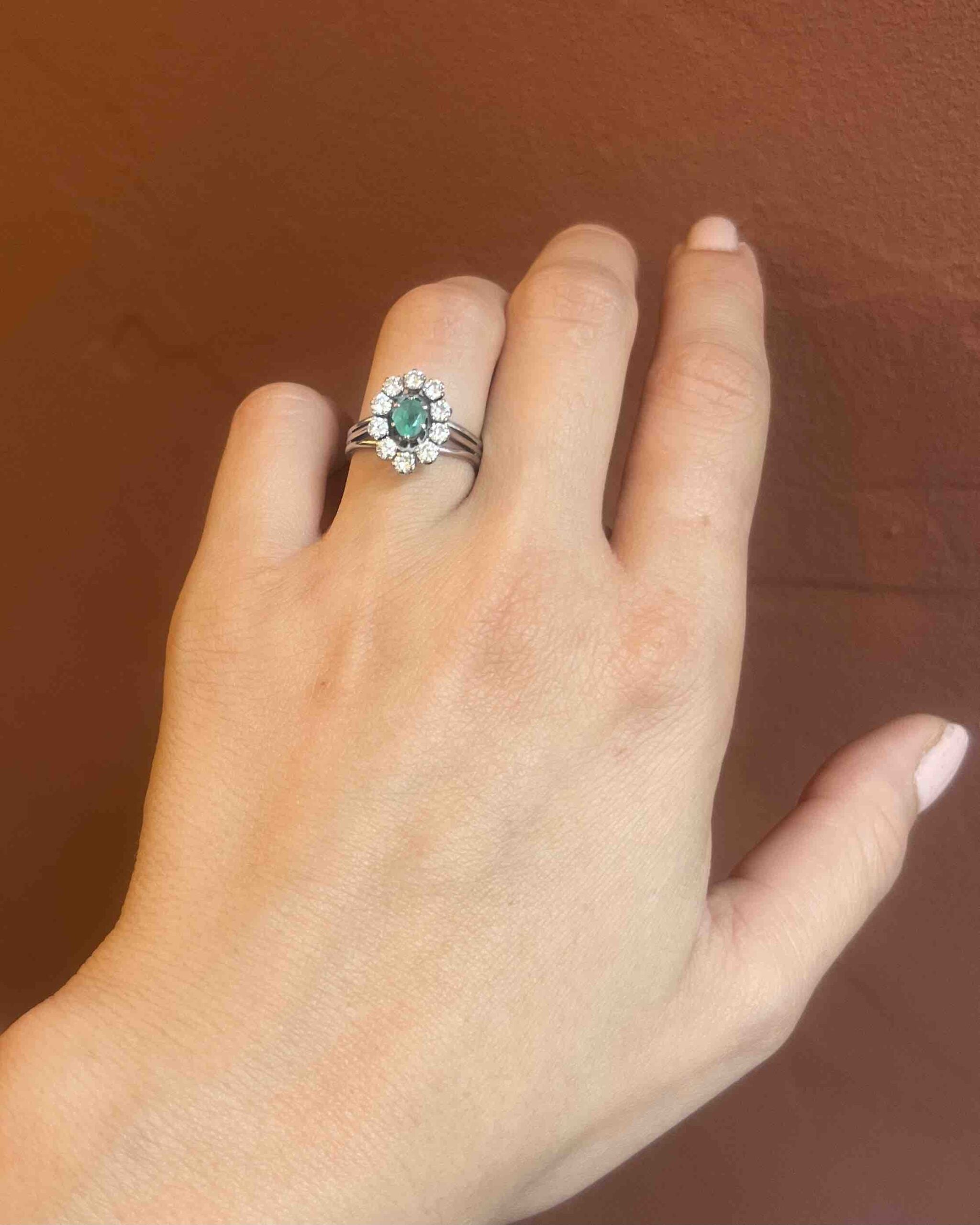 Anillo "Clolie" con margaritas de esmeralda y diamantes