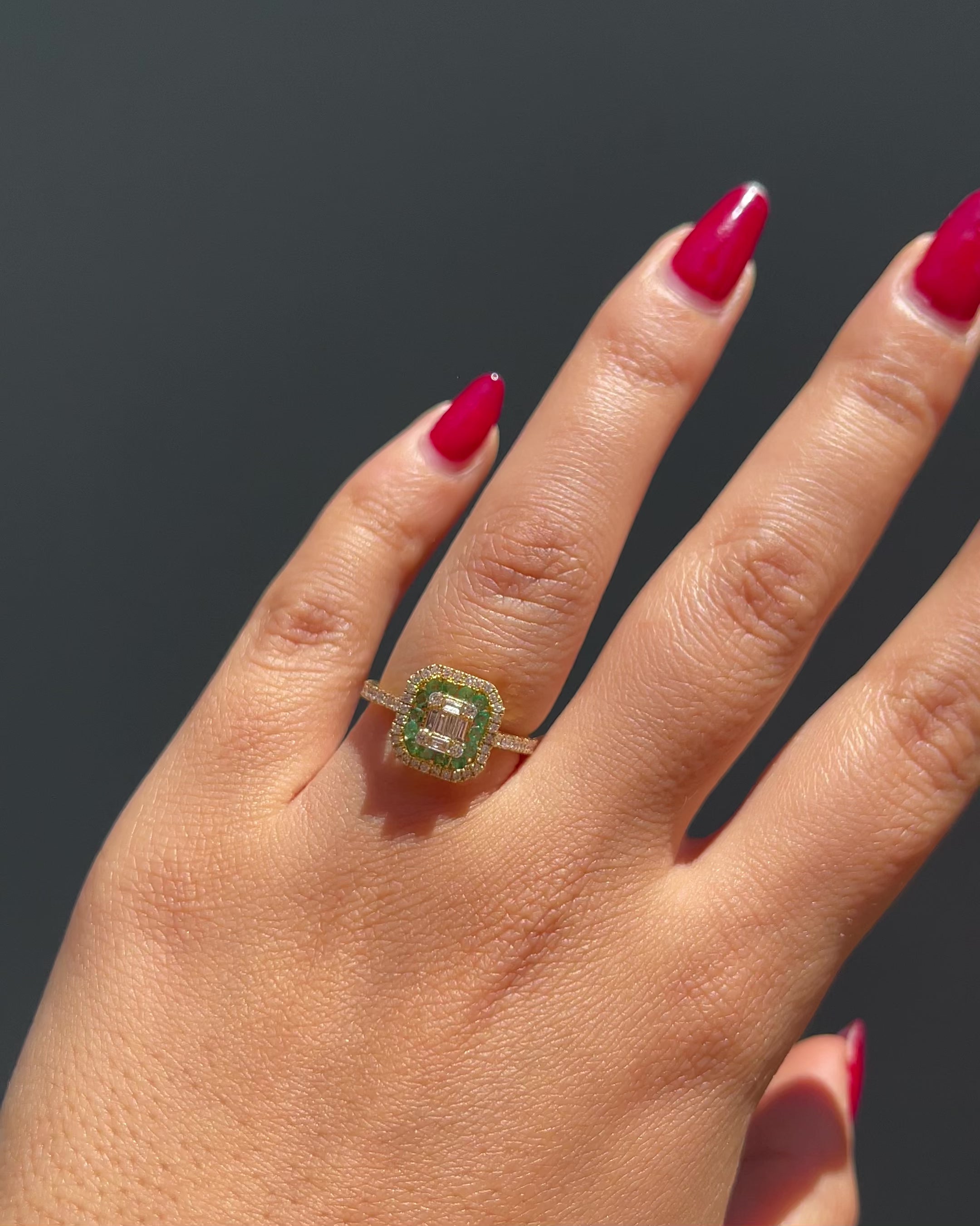 Bague Style Art-Déco Émeraudes 0.56 carat & 40 Diamants “Apolline”