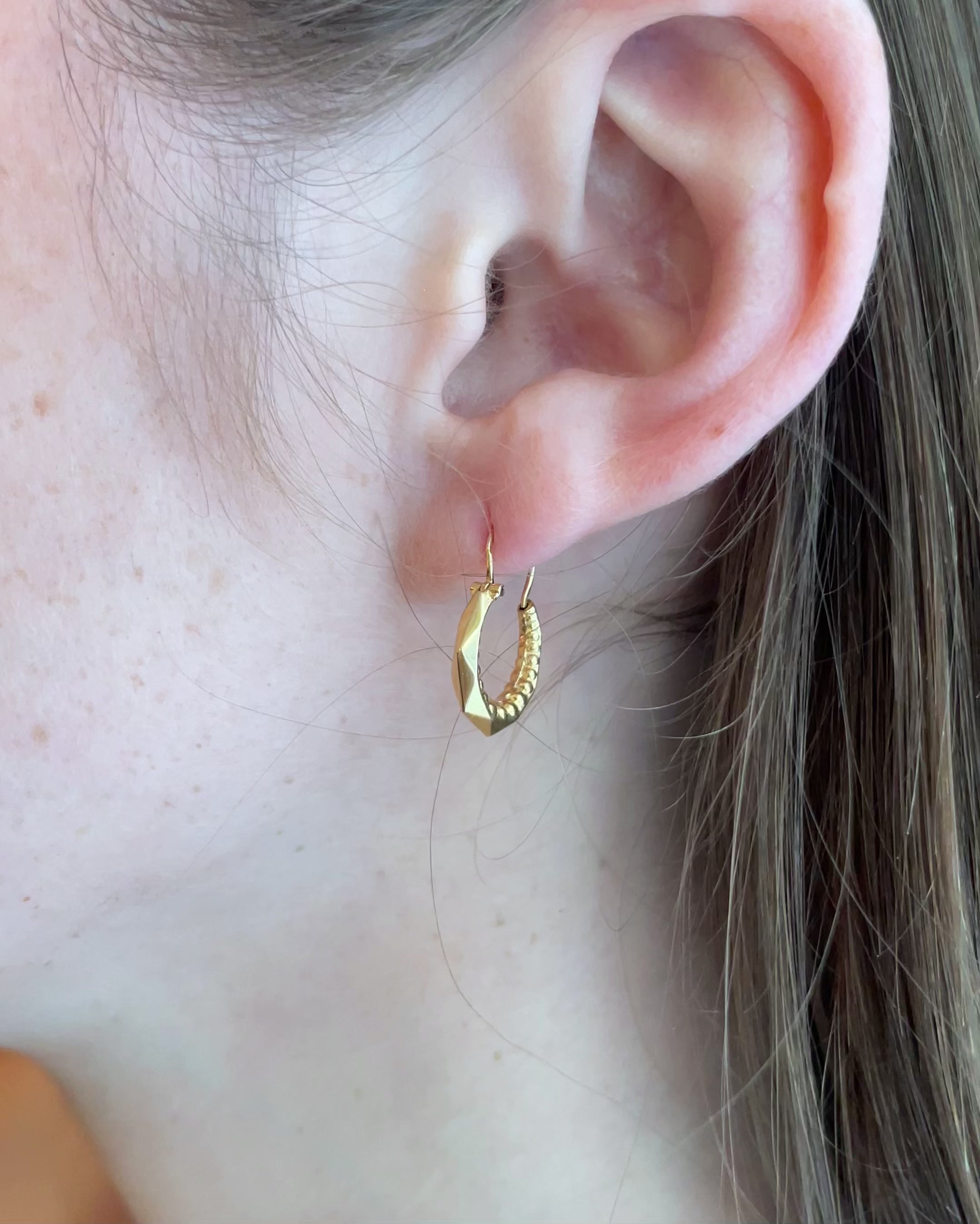 Mini Créoles Or Jaune 18 carats “Ombeline”
