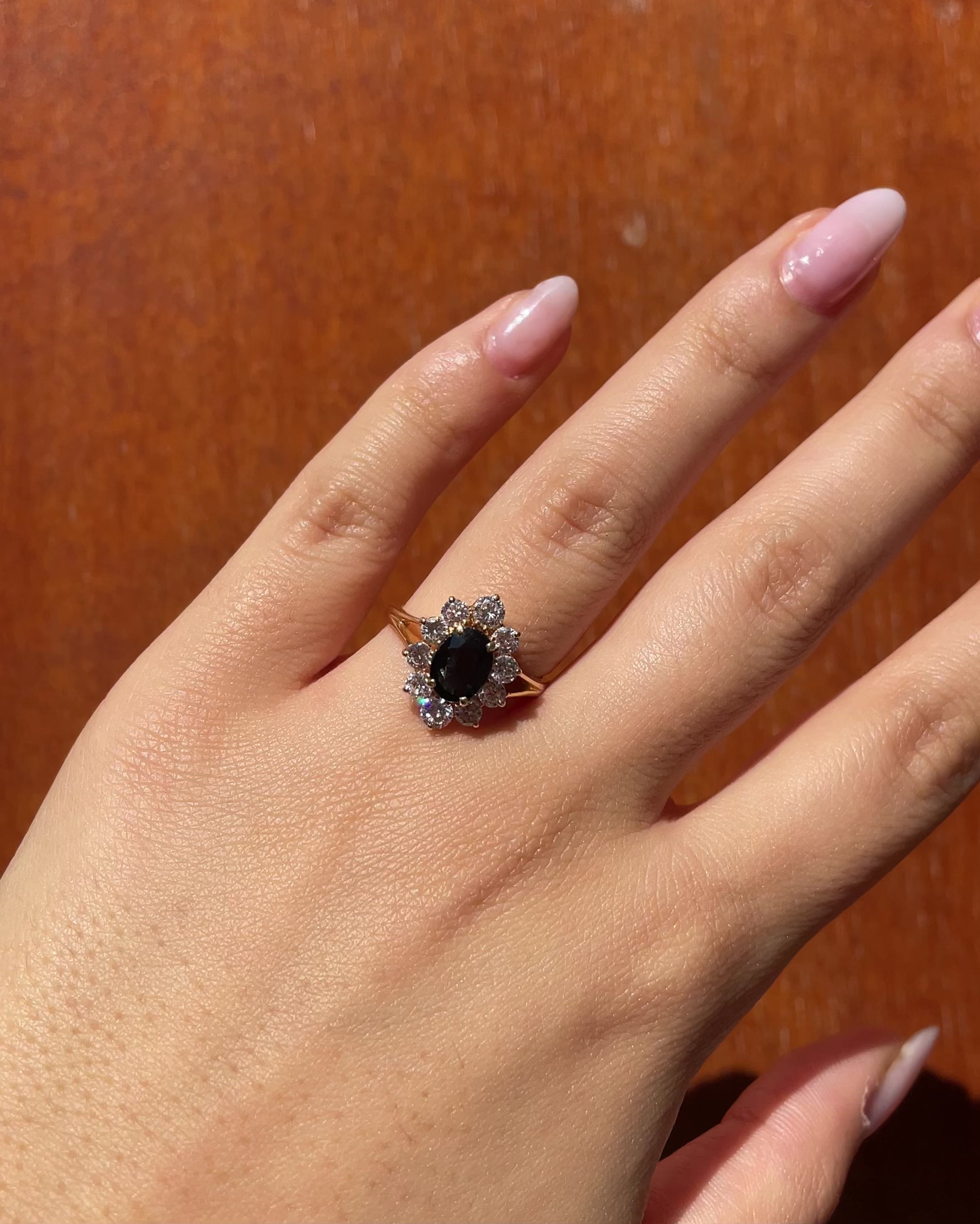 Bague Marguerite Saphir 1.30 carat & 10 Diamants 0.76 carat “Calliopé”