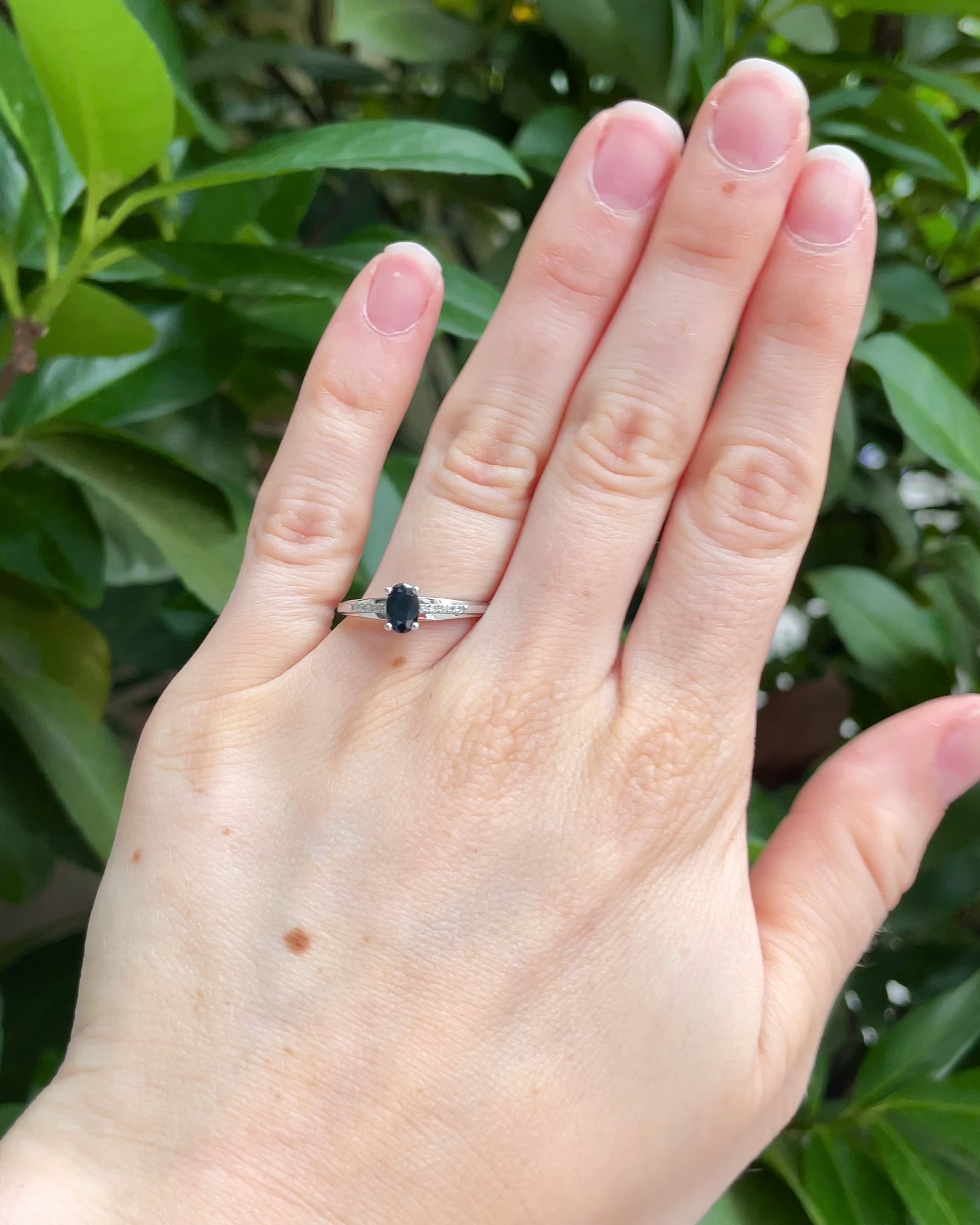 Bague Solitaire Saphir 0.65 carat & Diamants "Oxa"