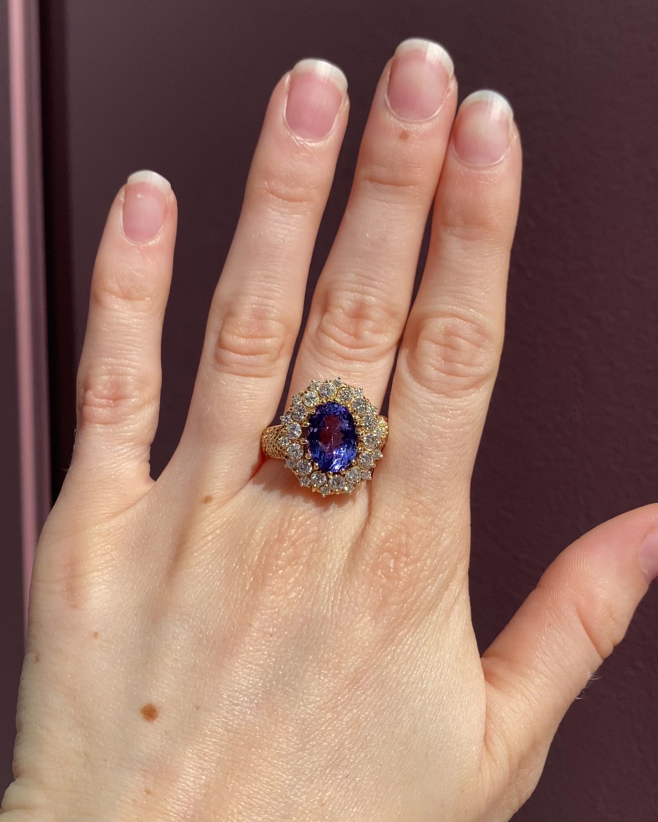 Bague Marguerite Tanzanite 3.80 carats & 54 Diamants 1.78 carat "Zorahé"