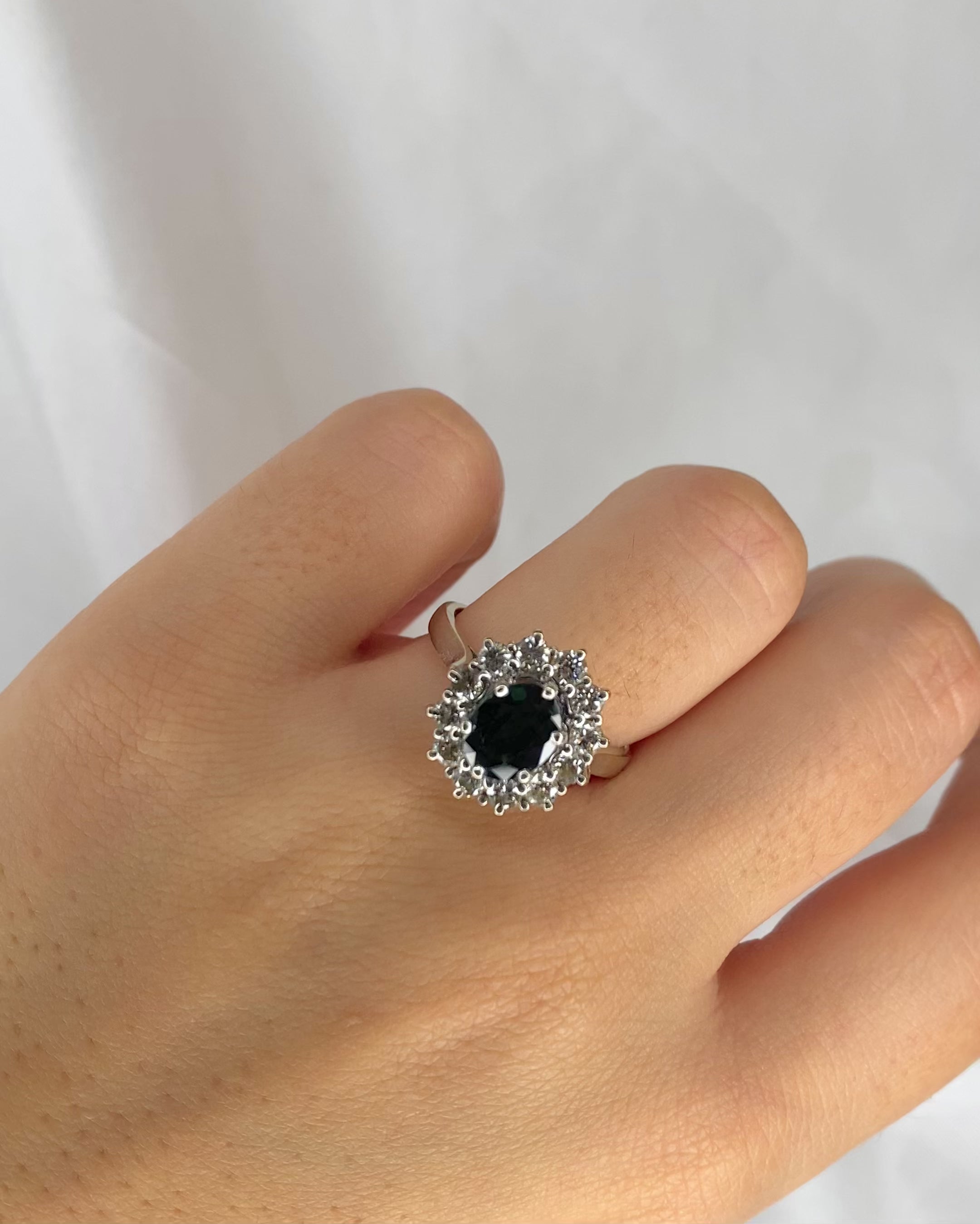 Bague Marguerite Saphir 1.75 carat & Diamants 0.84 carat "Anaïs"