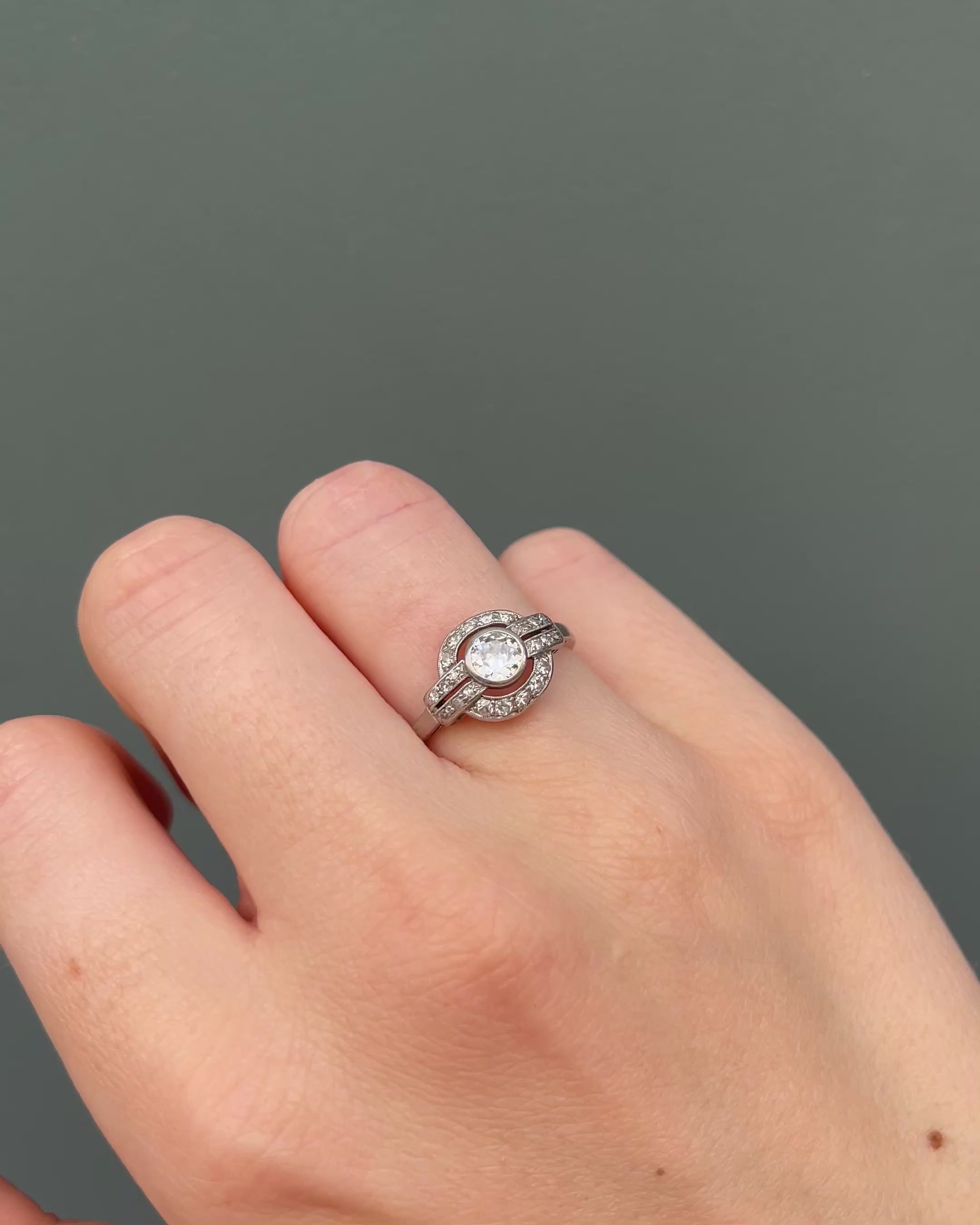 Bague Art-Déco 23 Diamants 0.87 carat "Inaya"