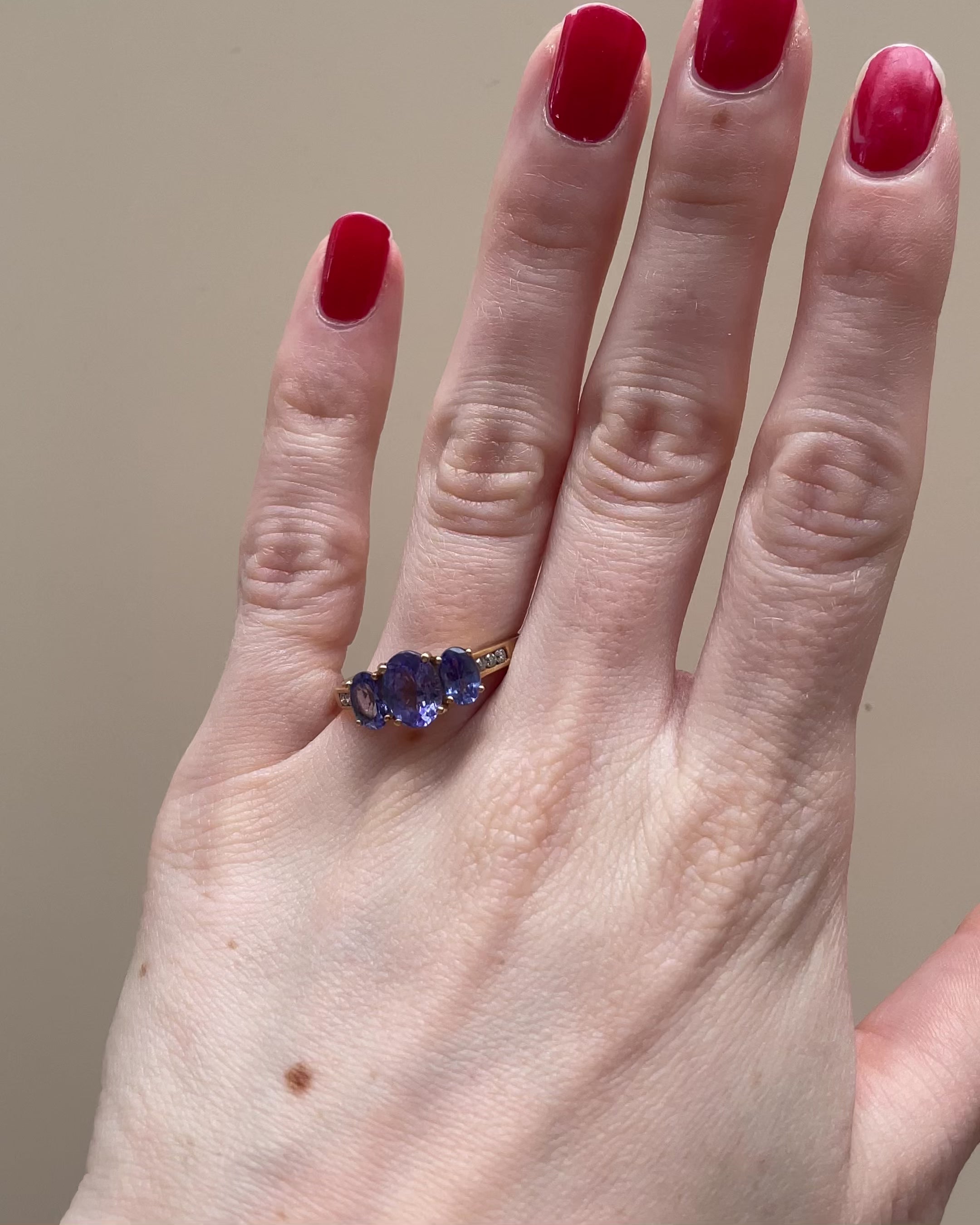 Bague Trilogie Tanzanites 2,16 carats et Diamants "Lynne"