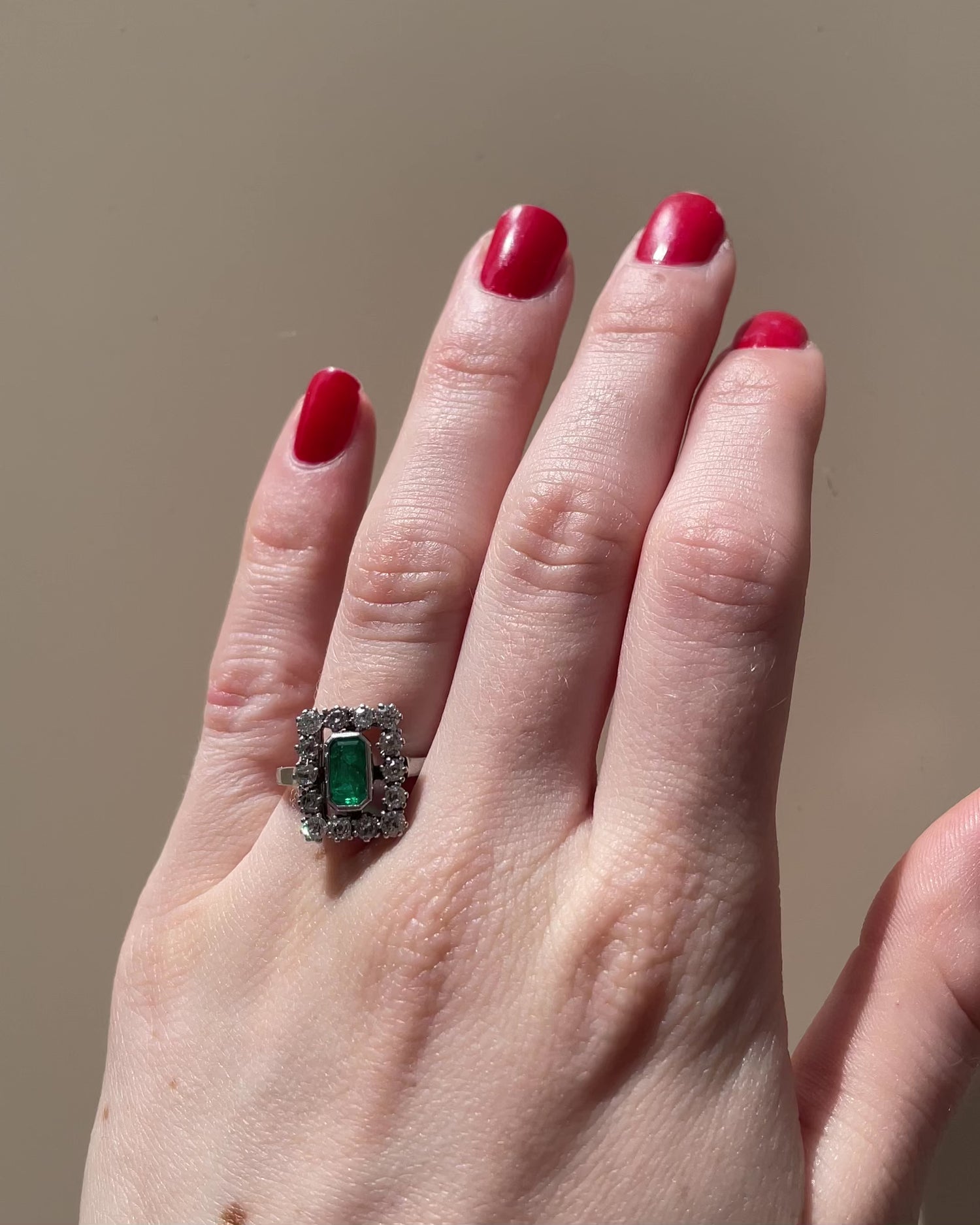 Bague marguerite Émeraude et Diamants "Enore"