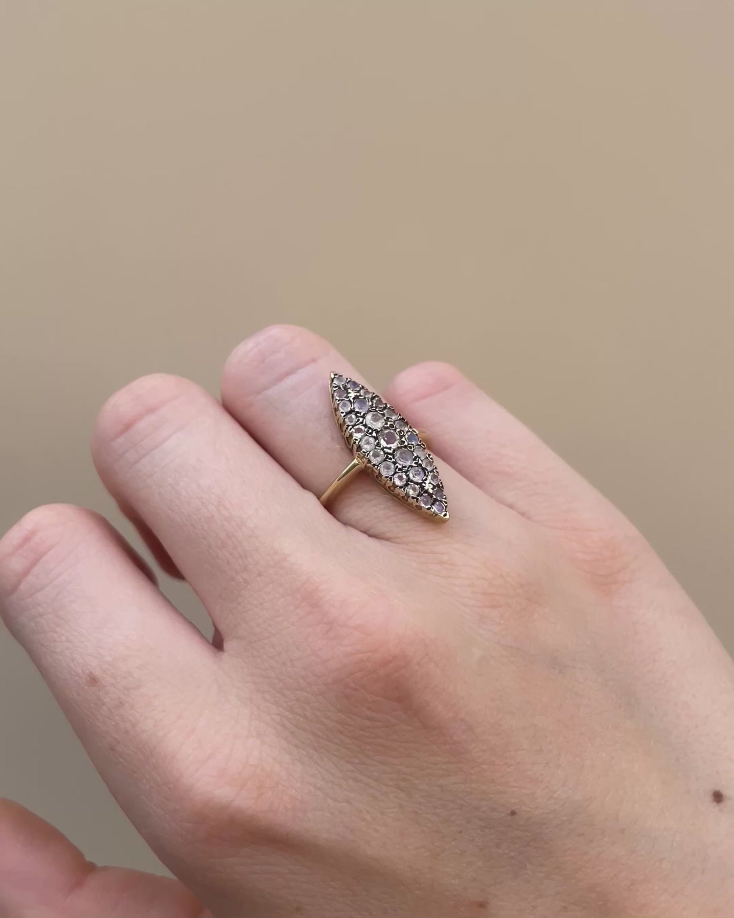 Bague Marquise 27 Pierres de Lune 0.90 carat “Luna”