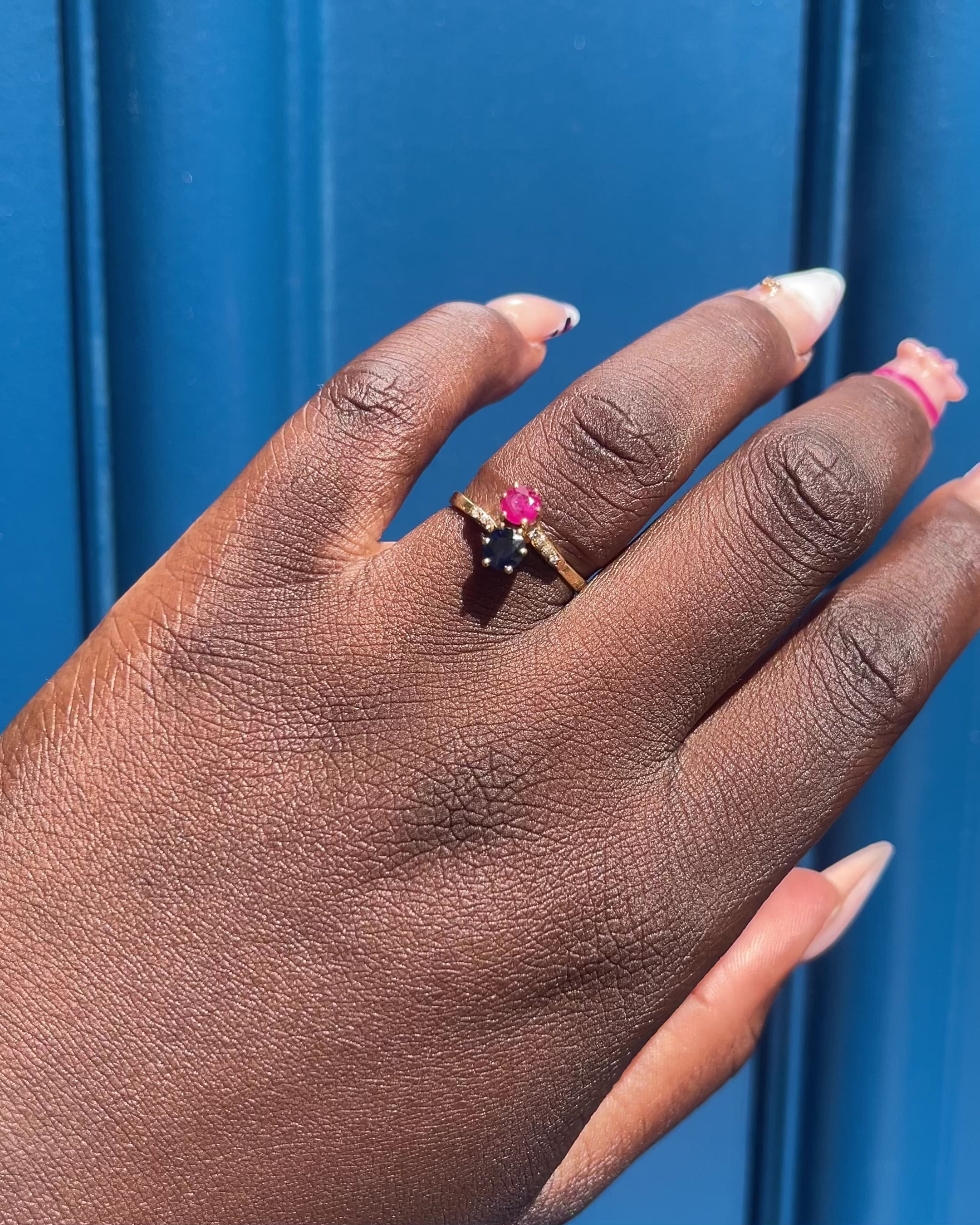 Bague Toi & Moi Rubis 0.40 carat & Saphir 0.43 carat “Louve”