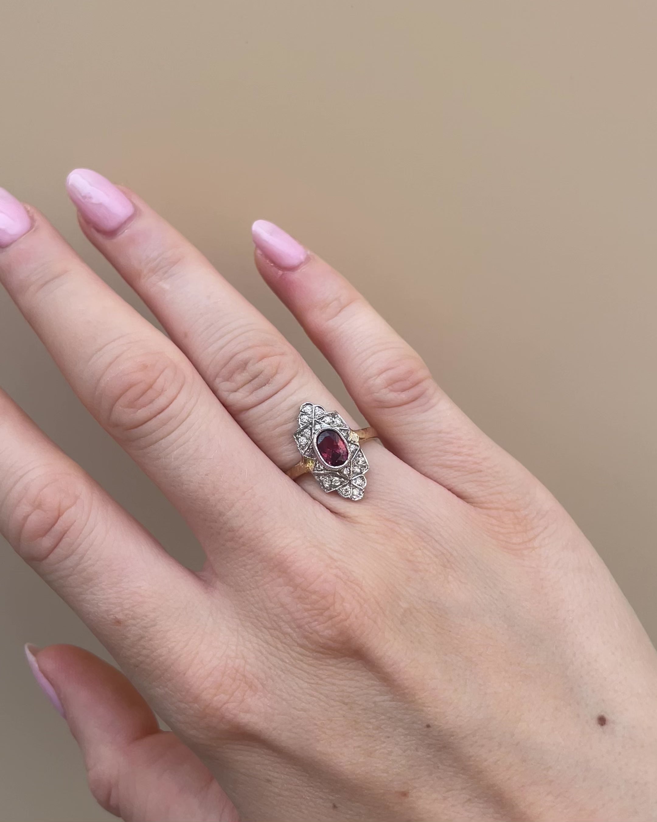 Bague Art-Déco Grenat 1.10 carat & Diamants "Priscille"