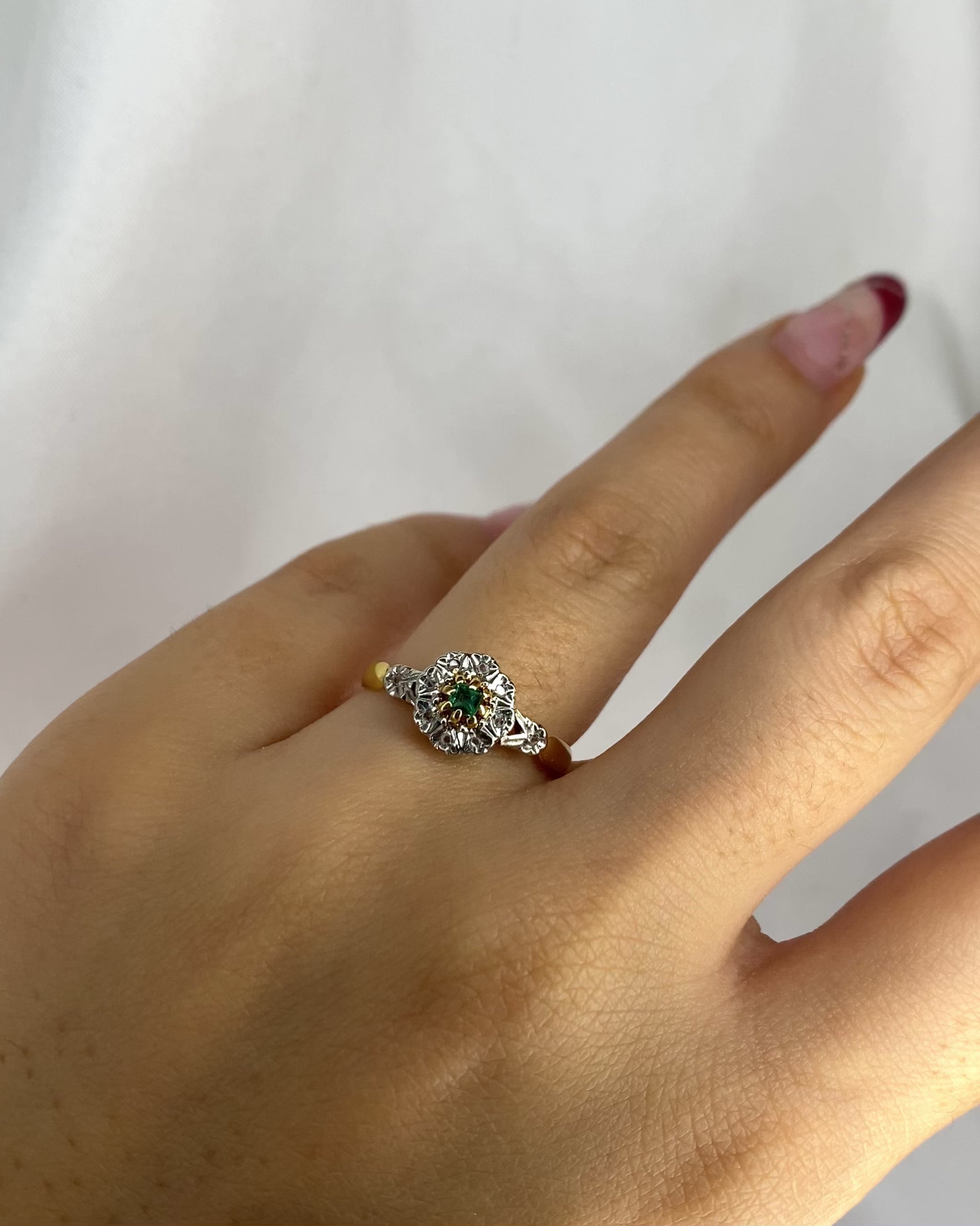 Bague Marguerite Art-Déco Émeraude 0.10 ct & 10 Diamants "Augustine"