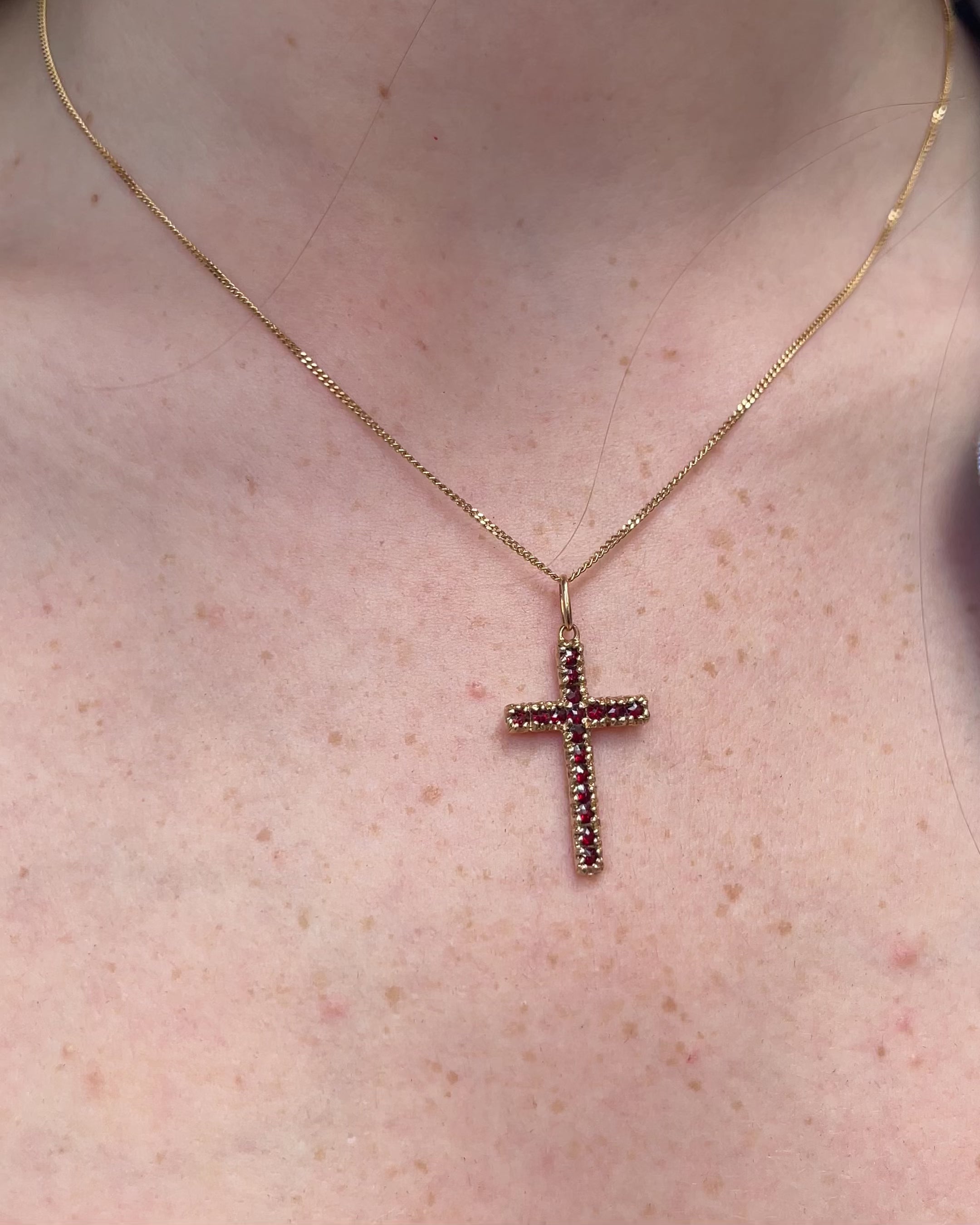 Pendentif Croix Grenats 0.34 carat “Maud”