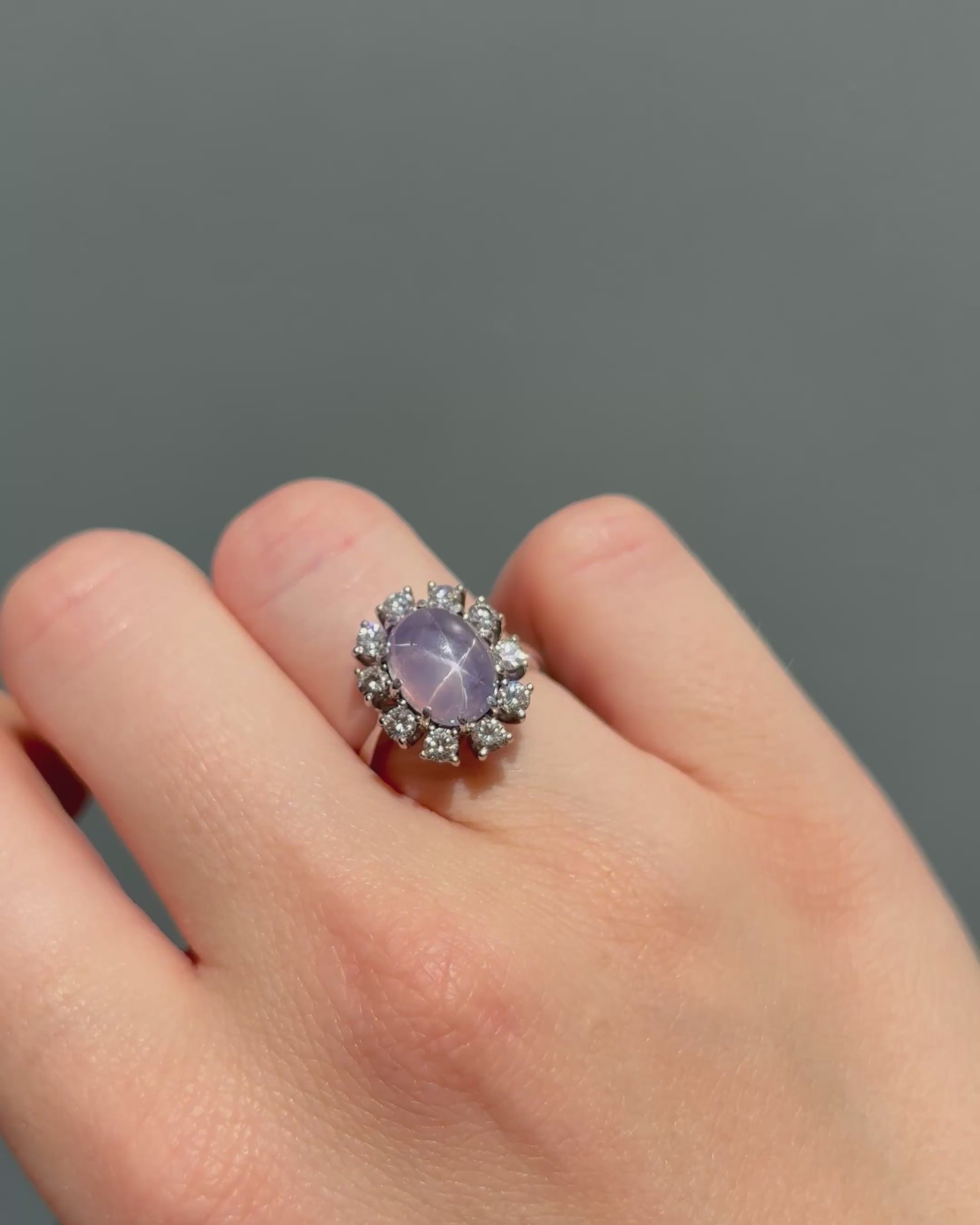 Bague Marguerite Saphir Étoilé 7.80 Carats & 10 Diamants “Devona”