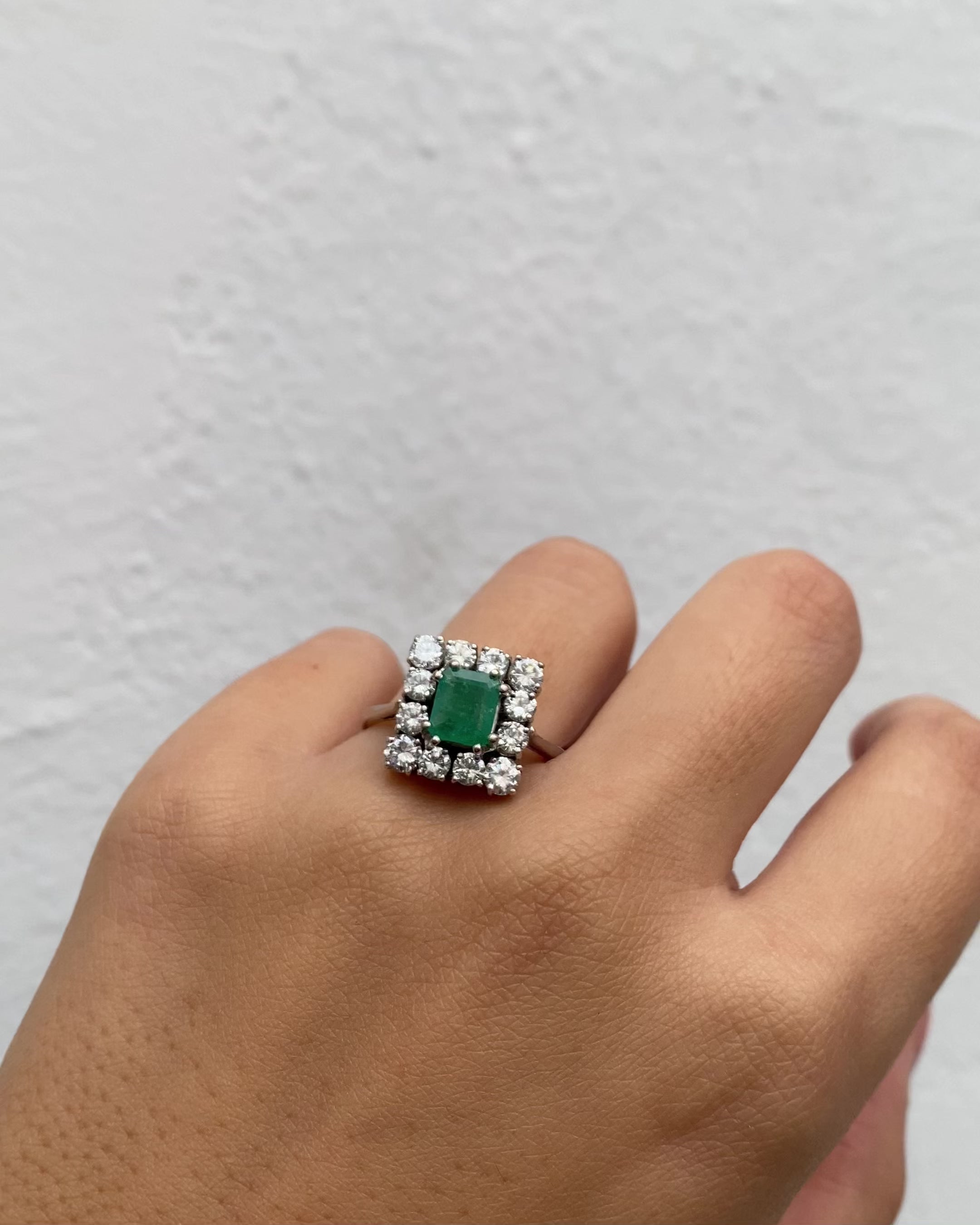 Bague Marguerite Émeraude 1 carat et diamants 1.04 carat "Laureline"