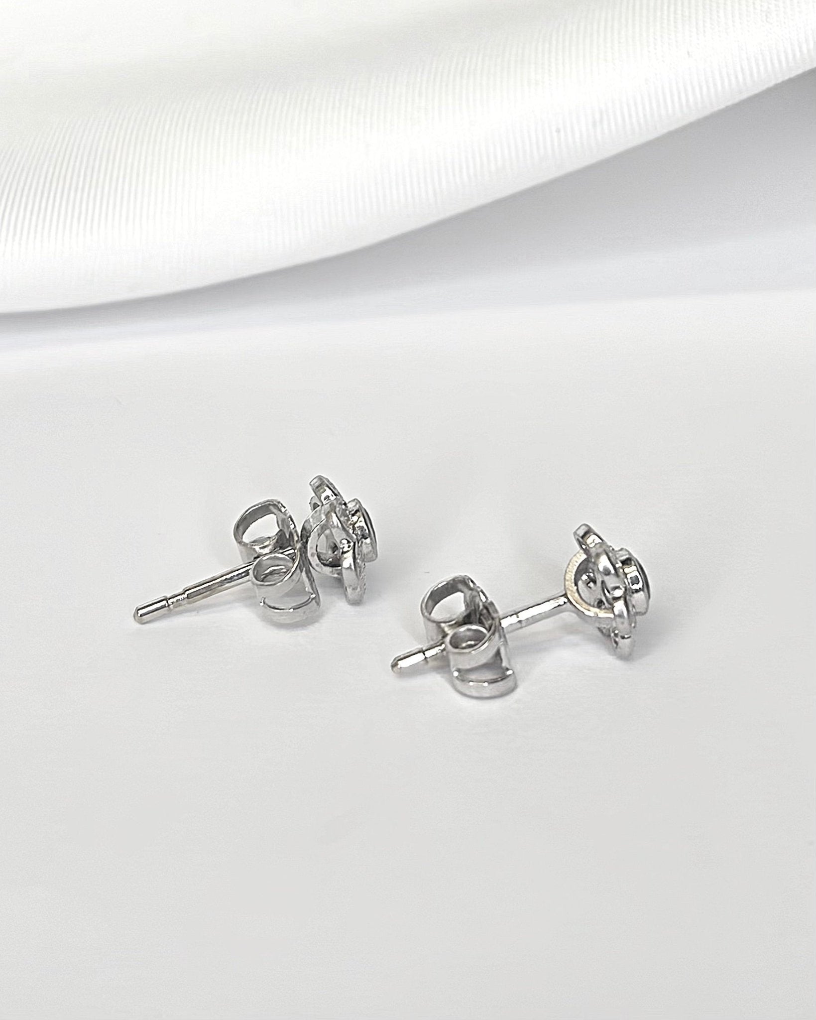 Puces Marguerite Saphirs 0.24 carat & Diamants 0.36 carat "Cristina" - Elliade Paris