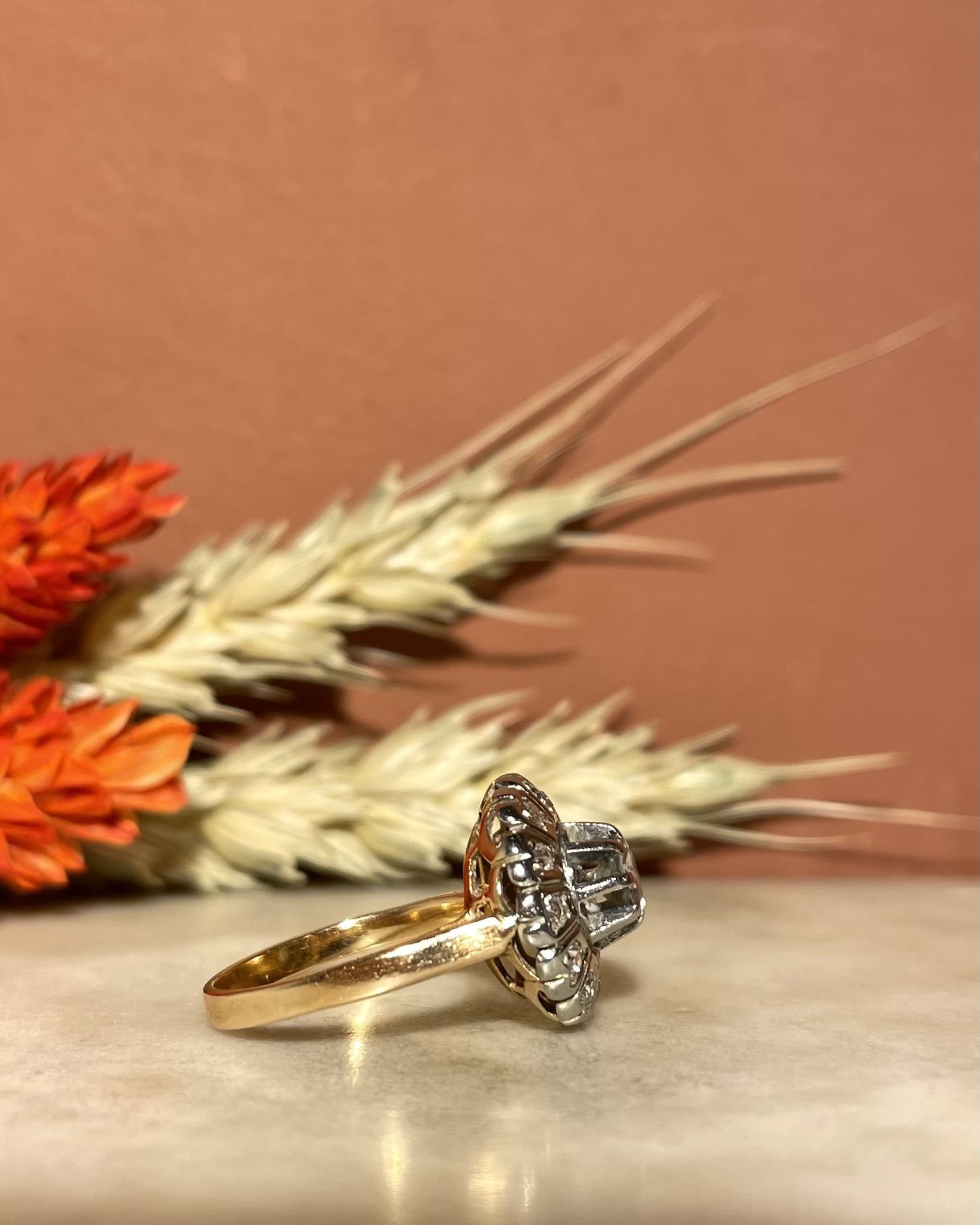 Art Deco Daisy Ring 13 Diamonds "Emilia"