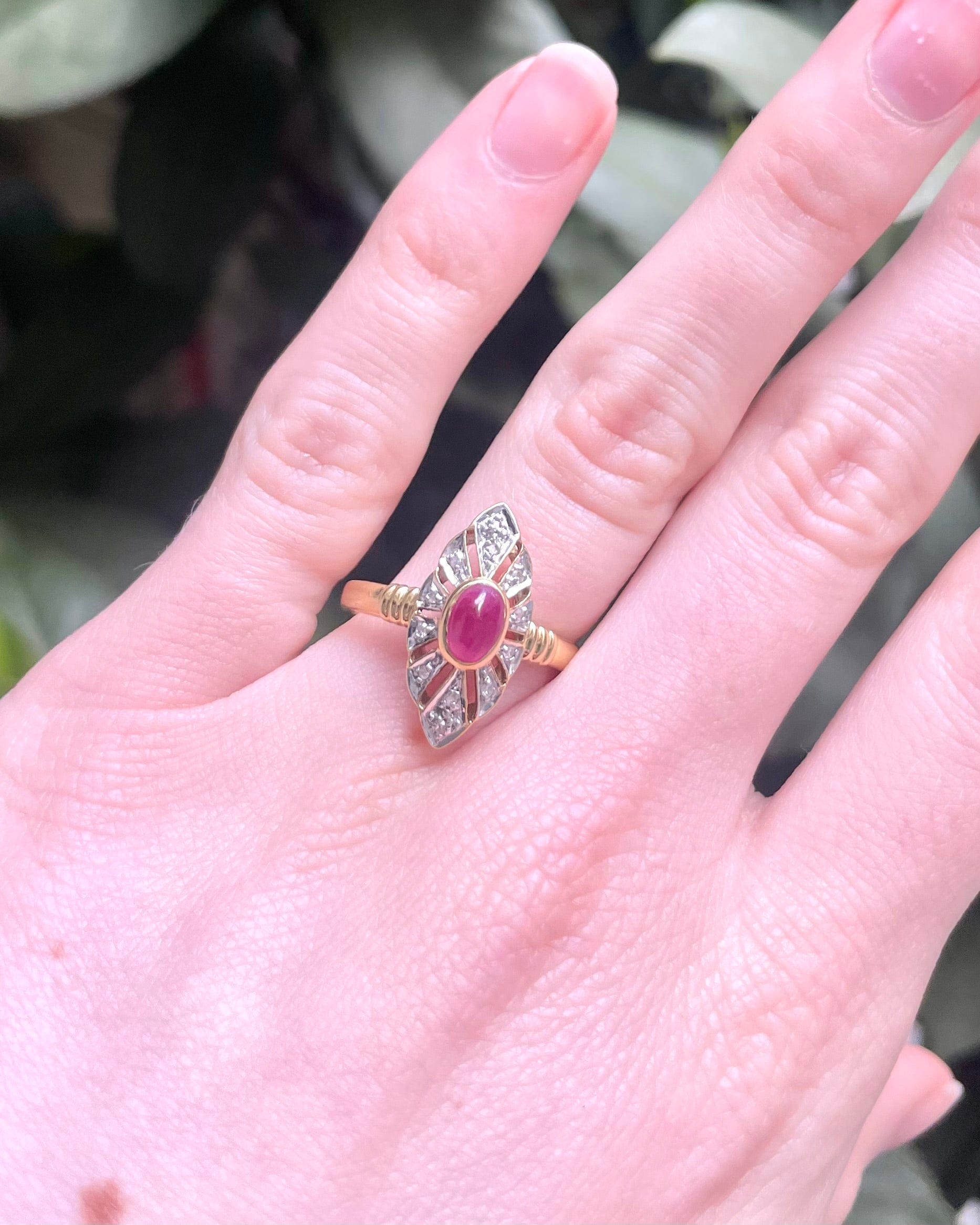 Bague Marquise style Art-Déco Rubis Cabochon & Diamants " Valentine"