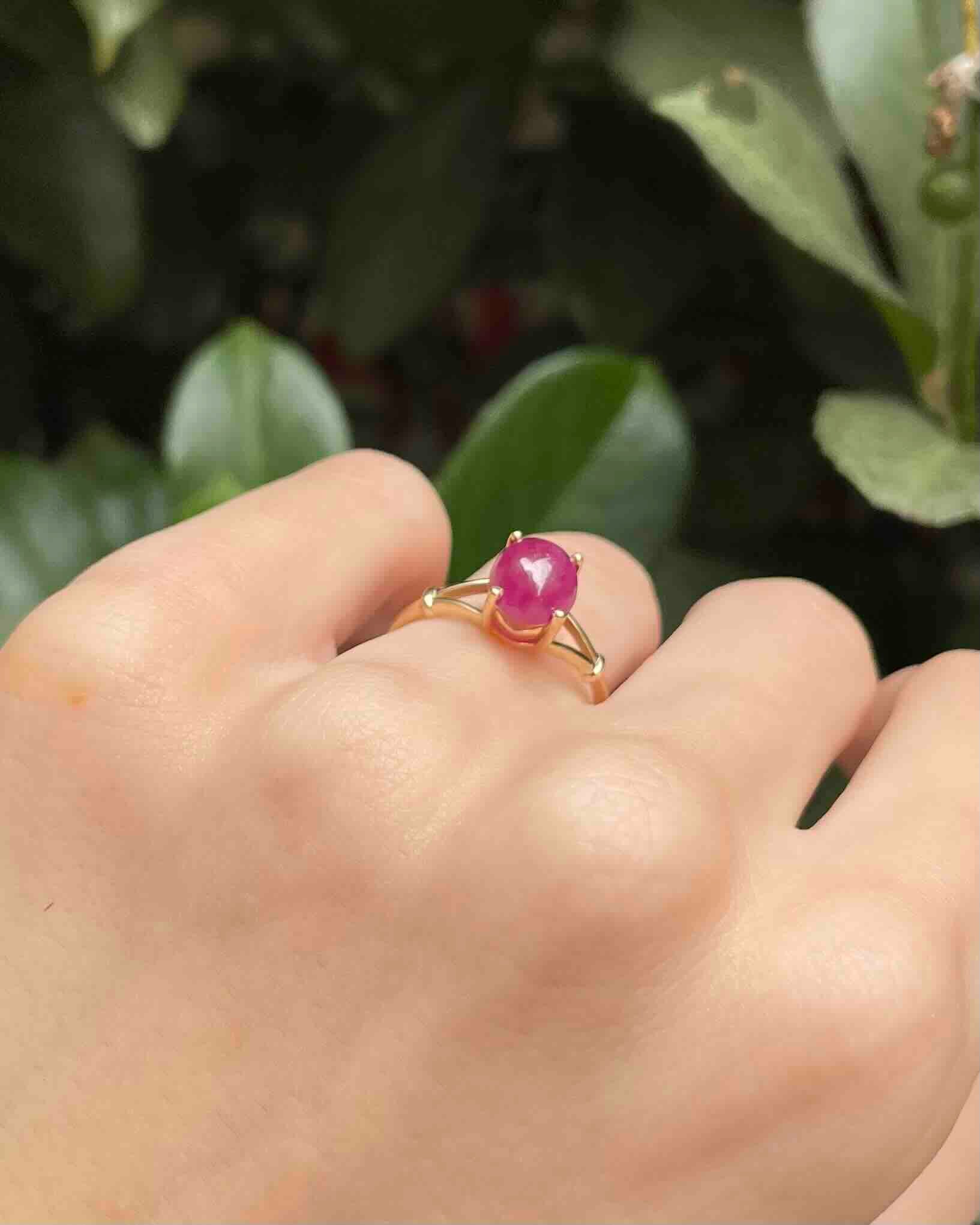 Bague solitaire Rubis 2.80 carats cabochon "Mélanie"