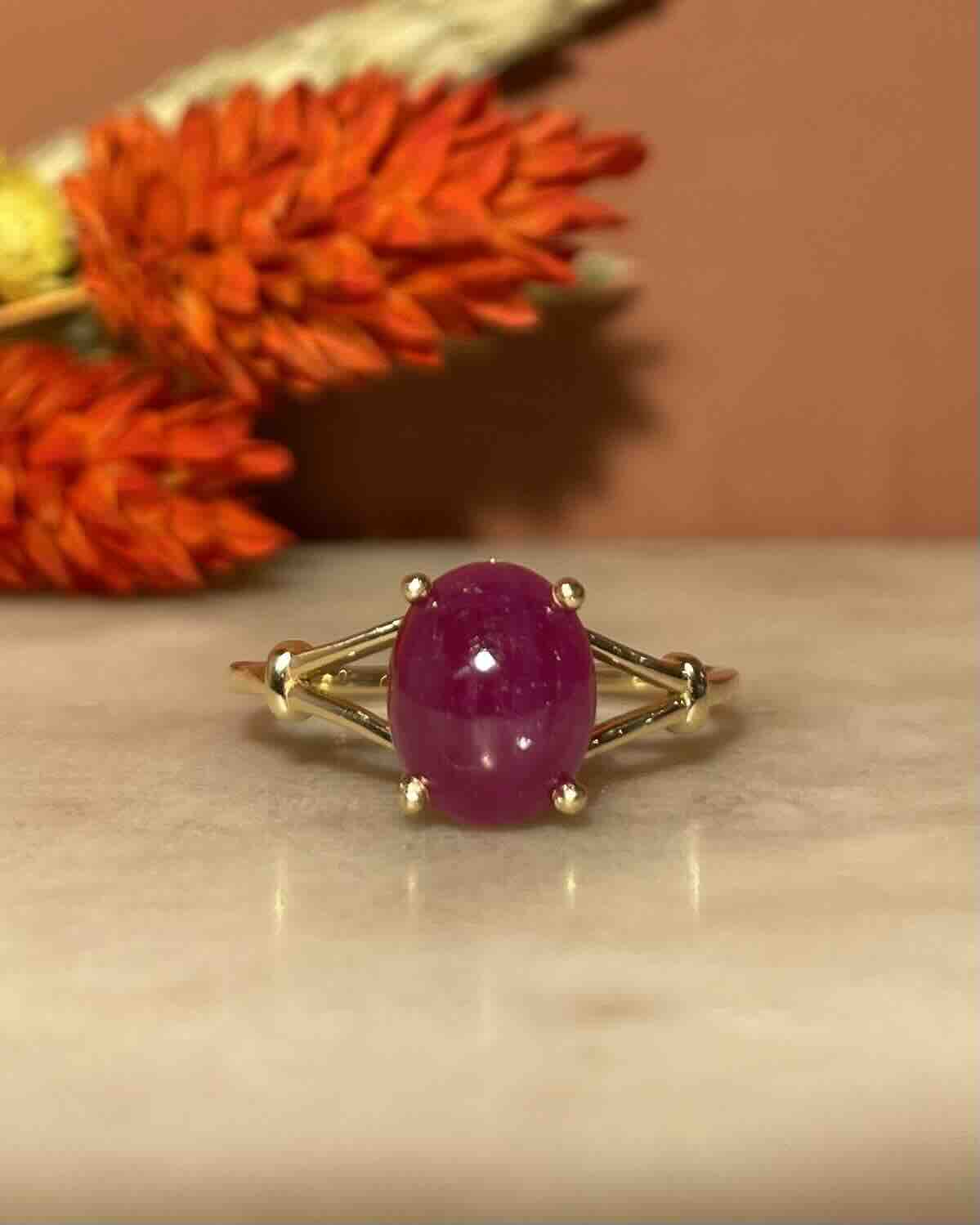 Bague solitaire Rubis 2.80 carats cabochon "Mélanie"