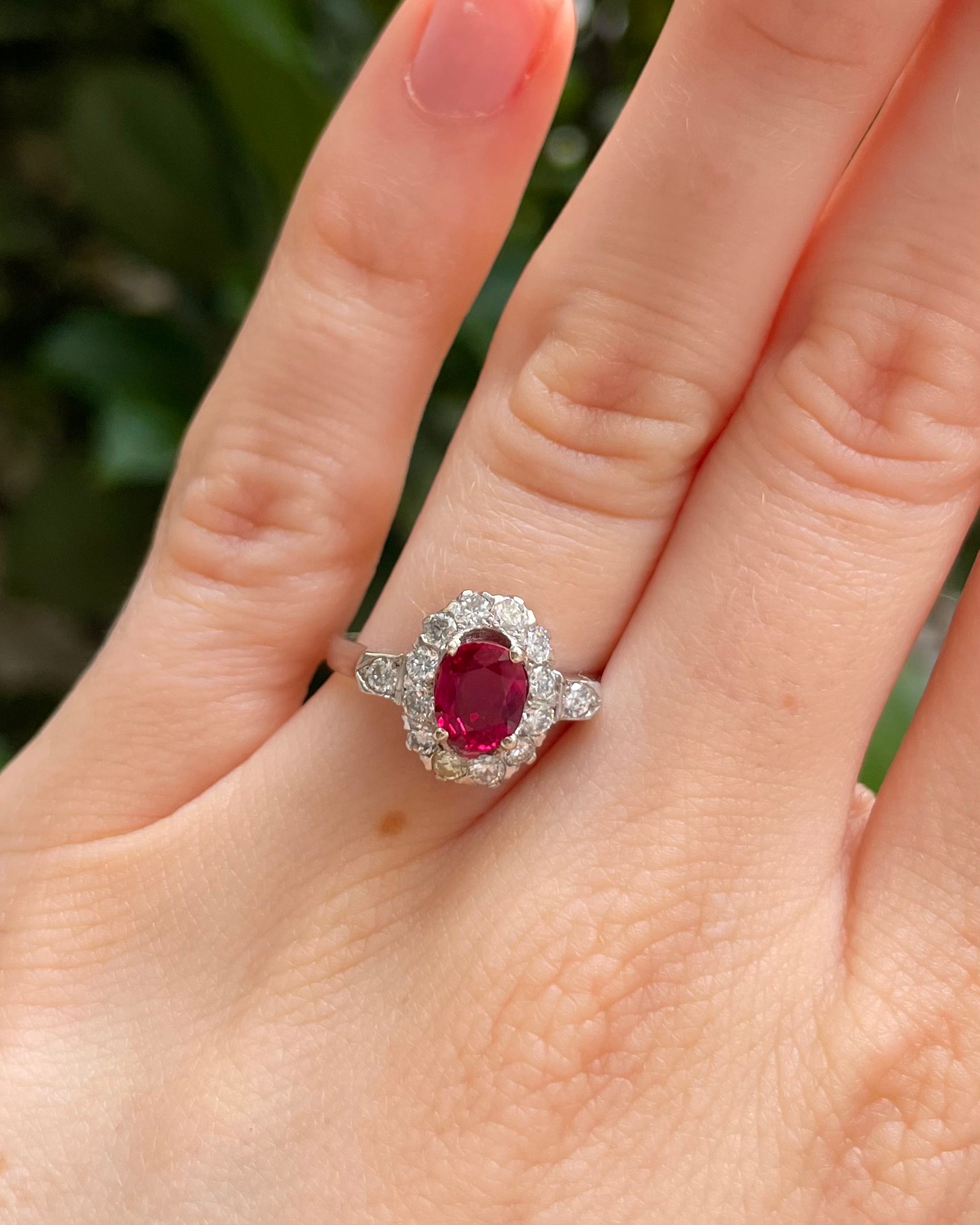Anillo Margarita Rubí 1 quilate y Diamantes "Sorynelle"