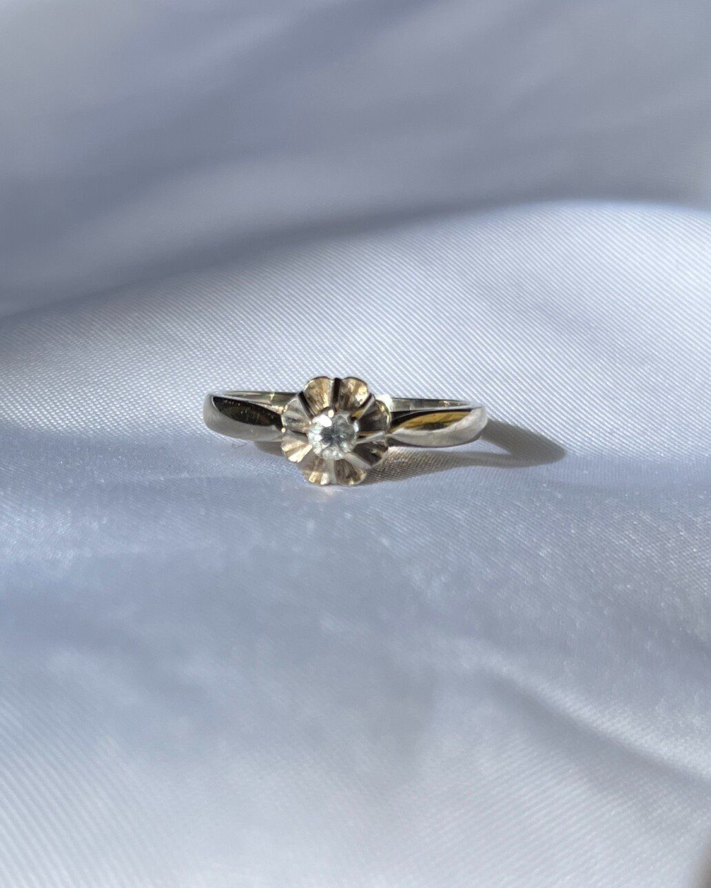 Bague fleur solitaire diamant "Carla" - Elliade Paris