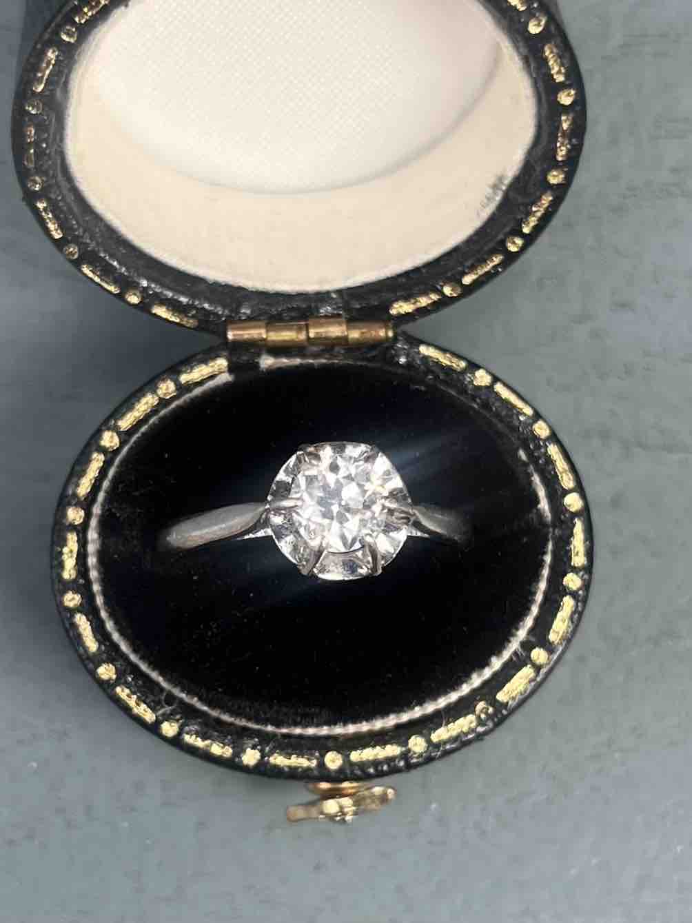 Anillo solitario de diamantes art déco "Renée" de 0,64 quilates